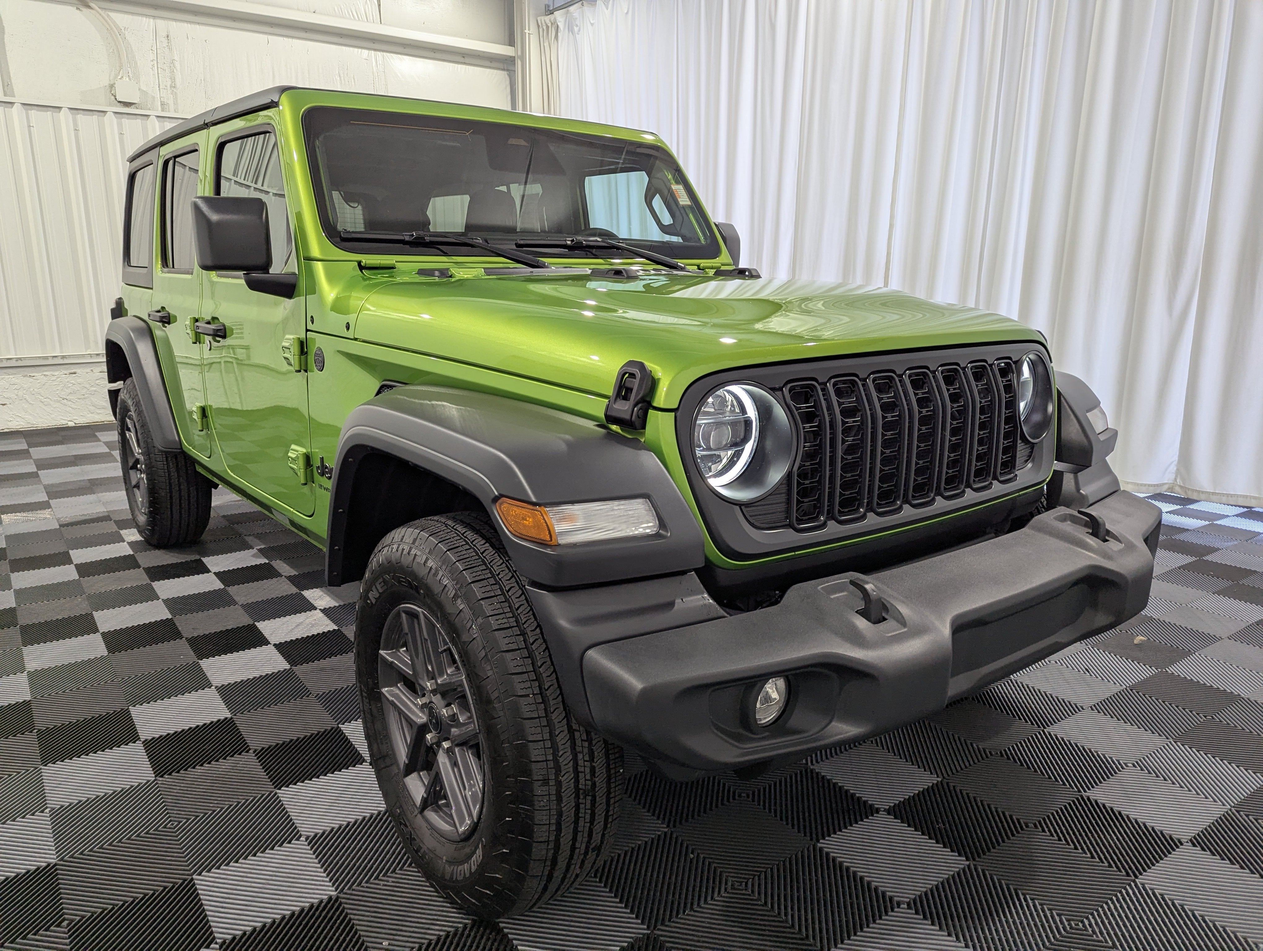 2025 Jeep Wrangler 4-Door Summit 4x4