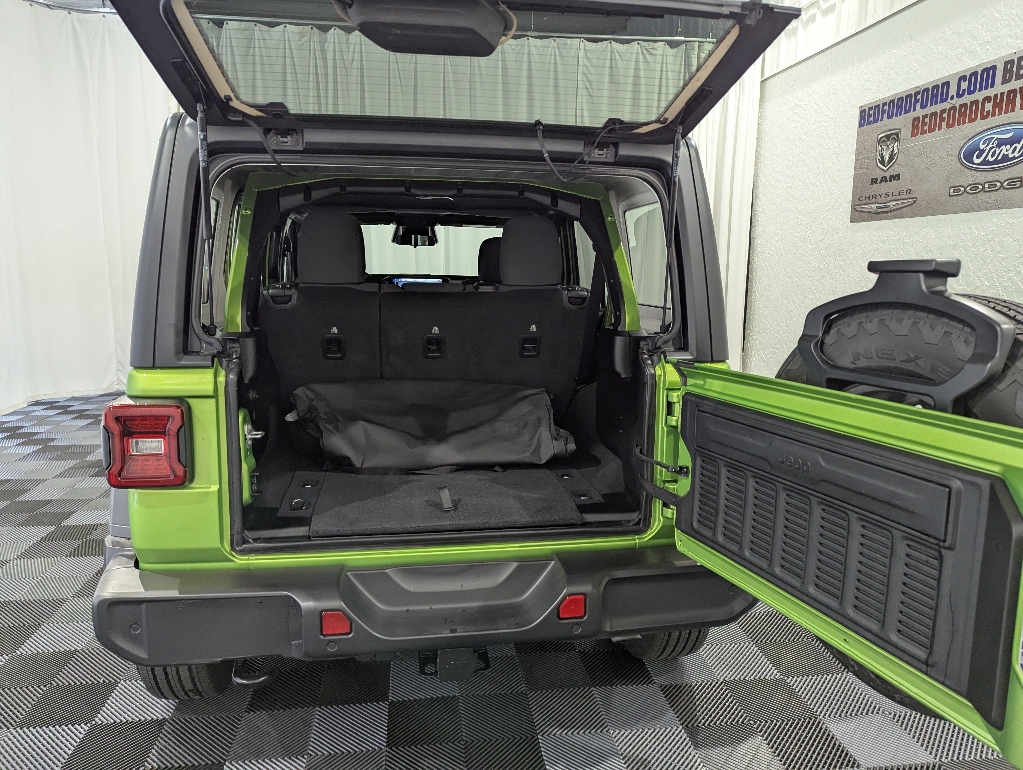 2025 Jeep Wrangler 4-Door Summit 4x4