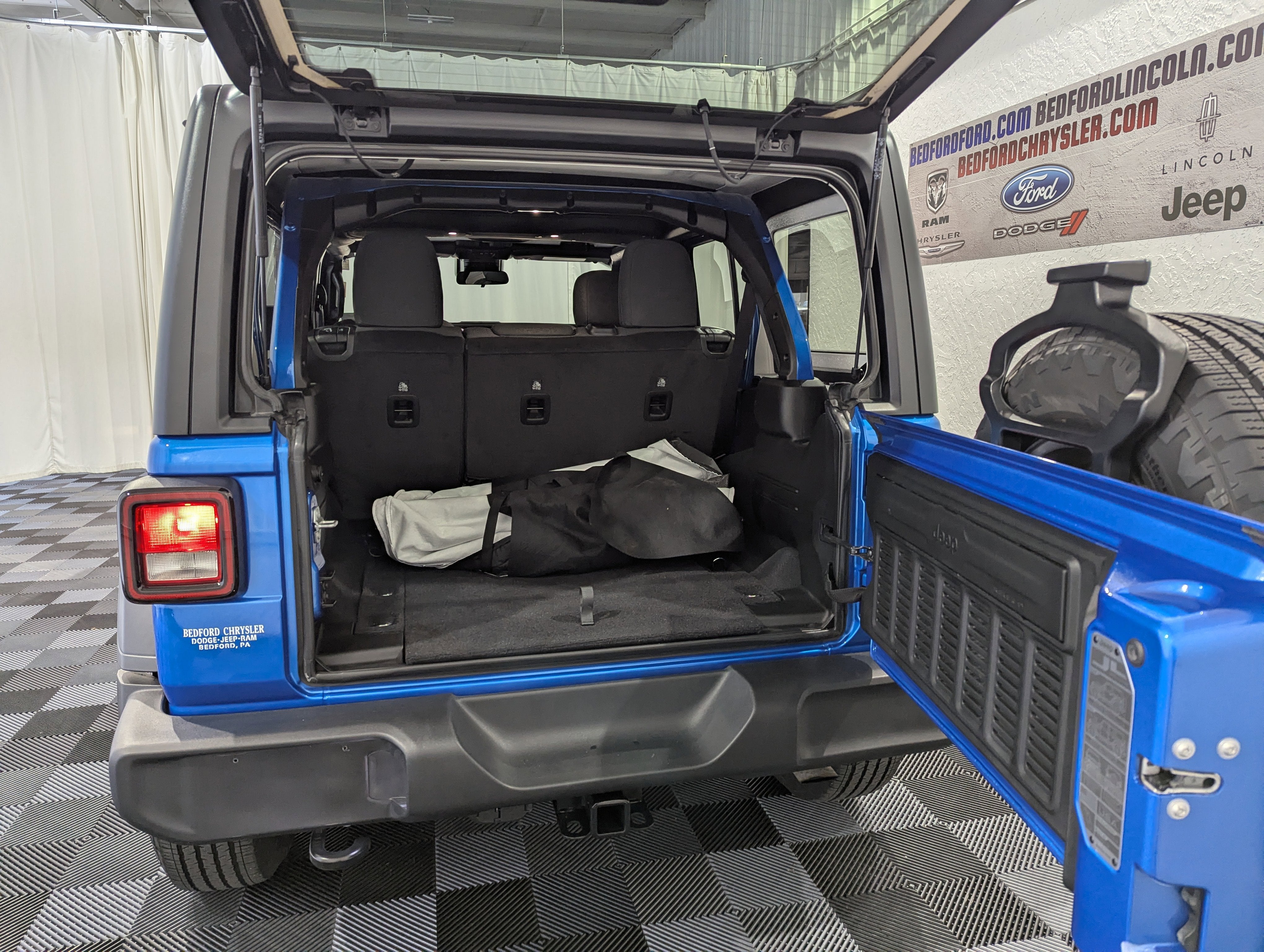 2025 Jeep Wrangler 4-Door Summit 4x4