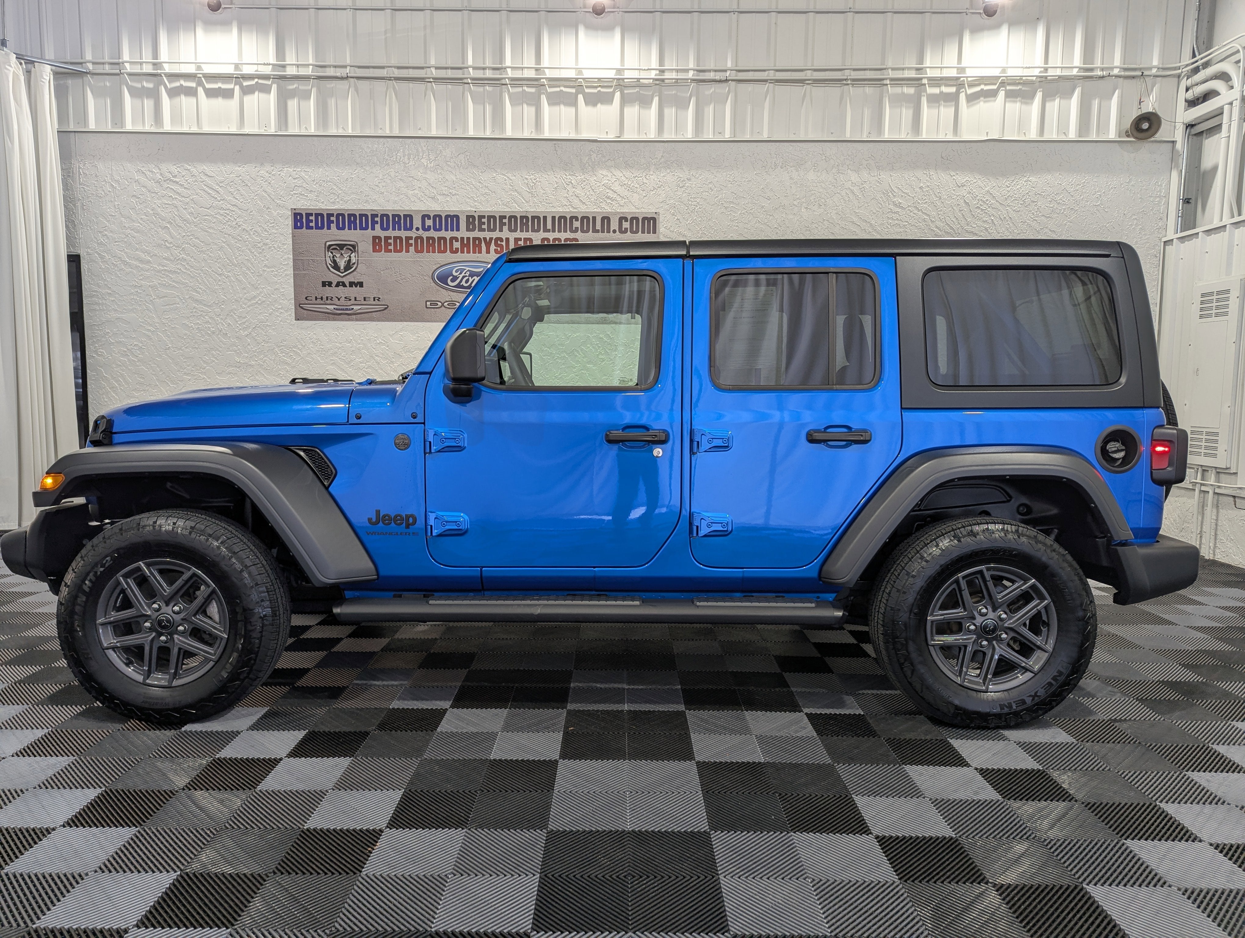 2025 Jeep Wrangler 4-Door Summit 4x4