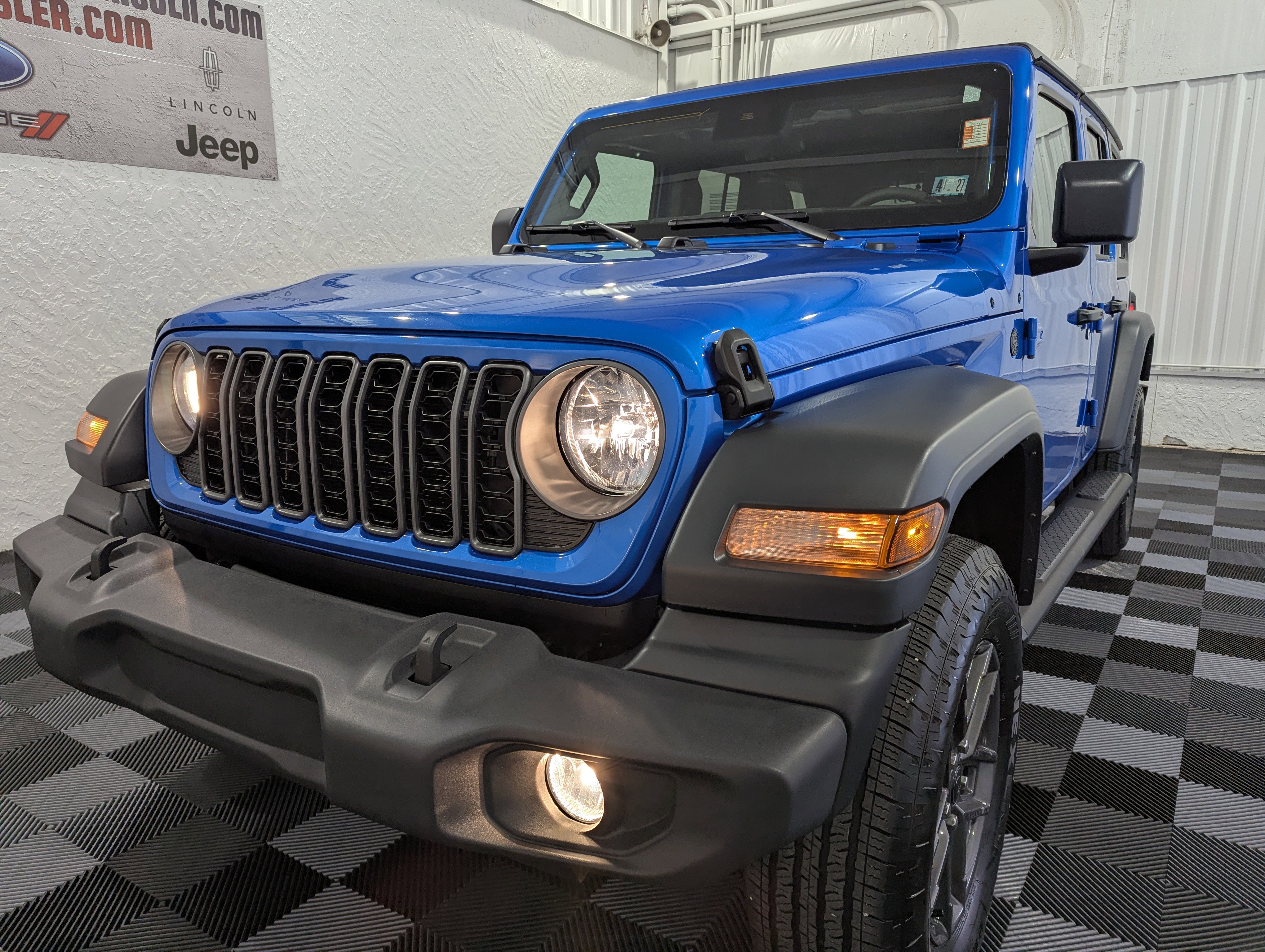 2025 Jeep Wrangler 4-Door Summit 4x4