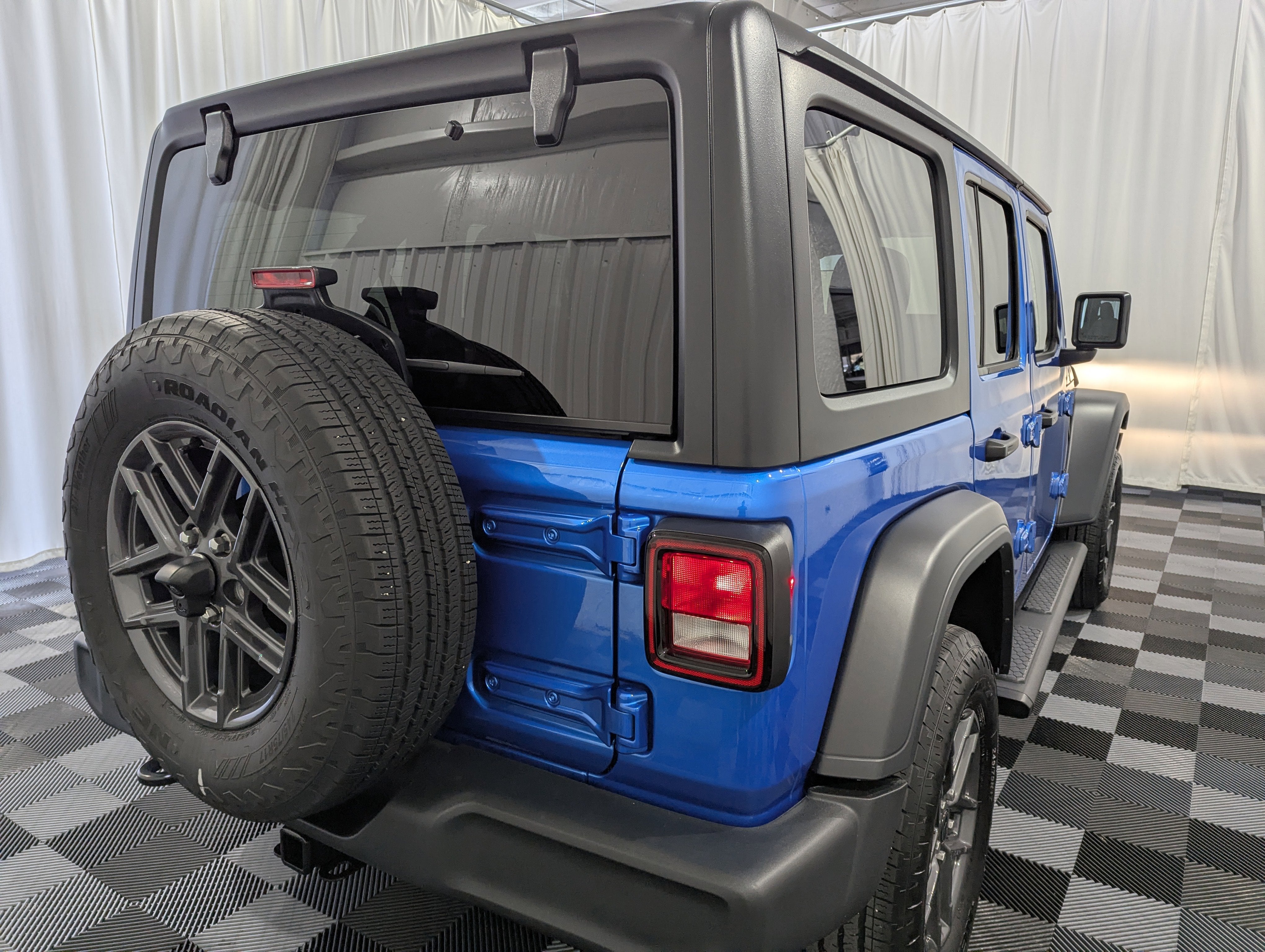 2025 Jeep Wrangler 4-Door Summit 4x4