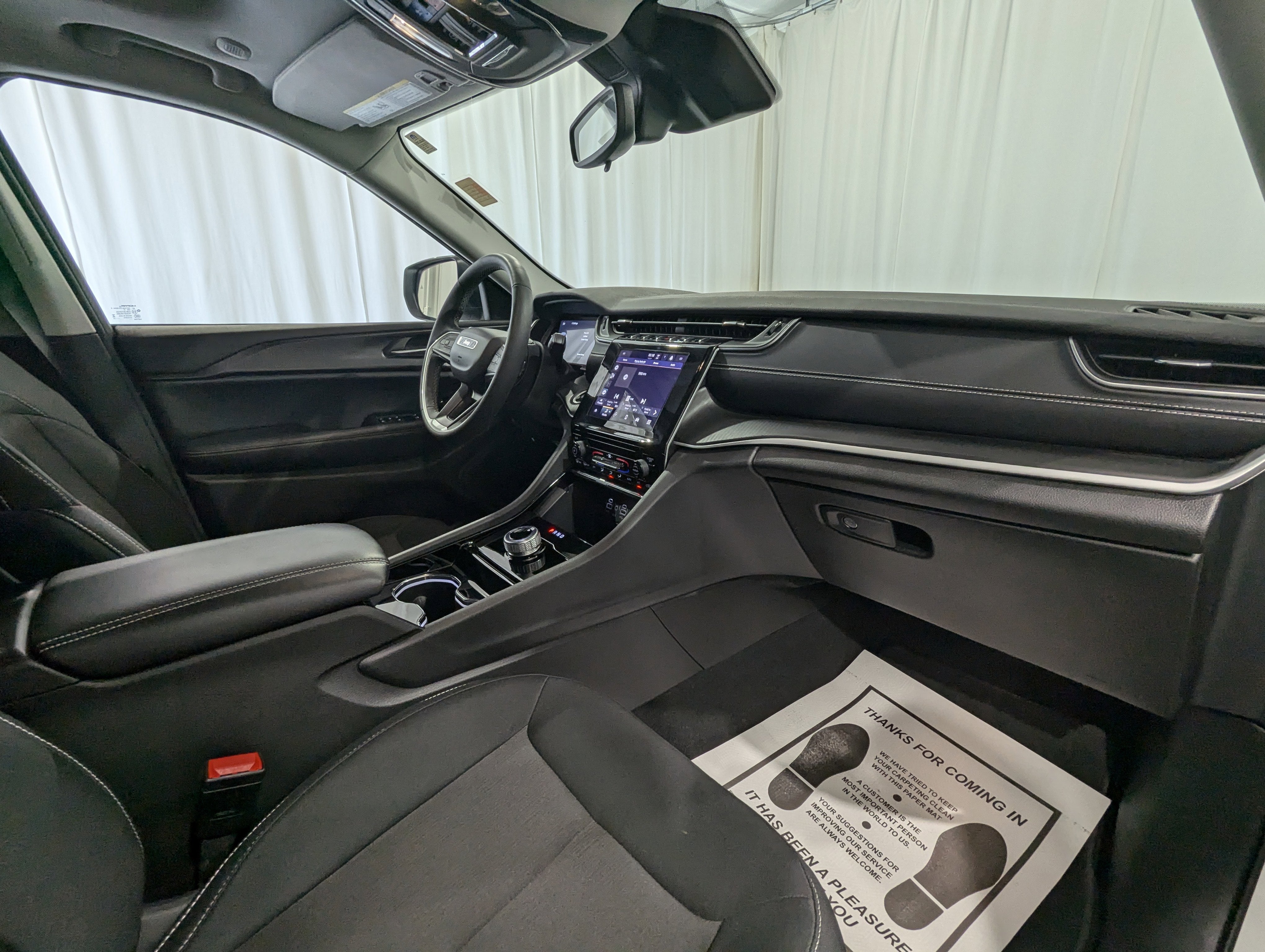 2023 Jeep Grand Cherokee Laredo 4x4