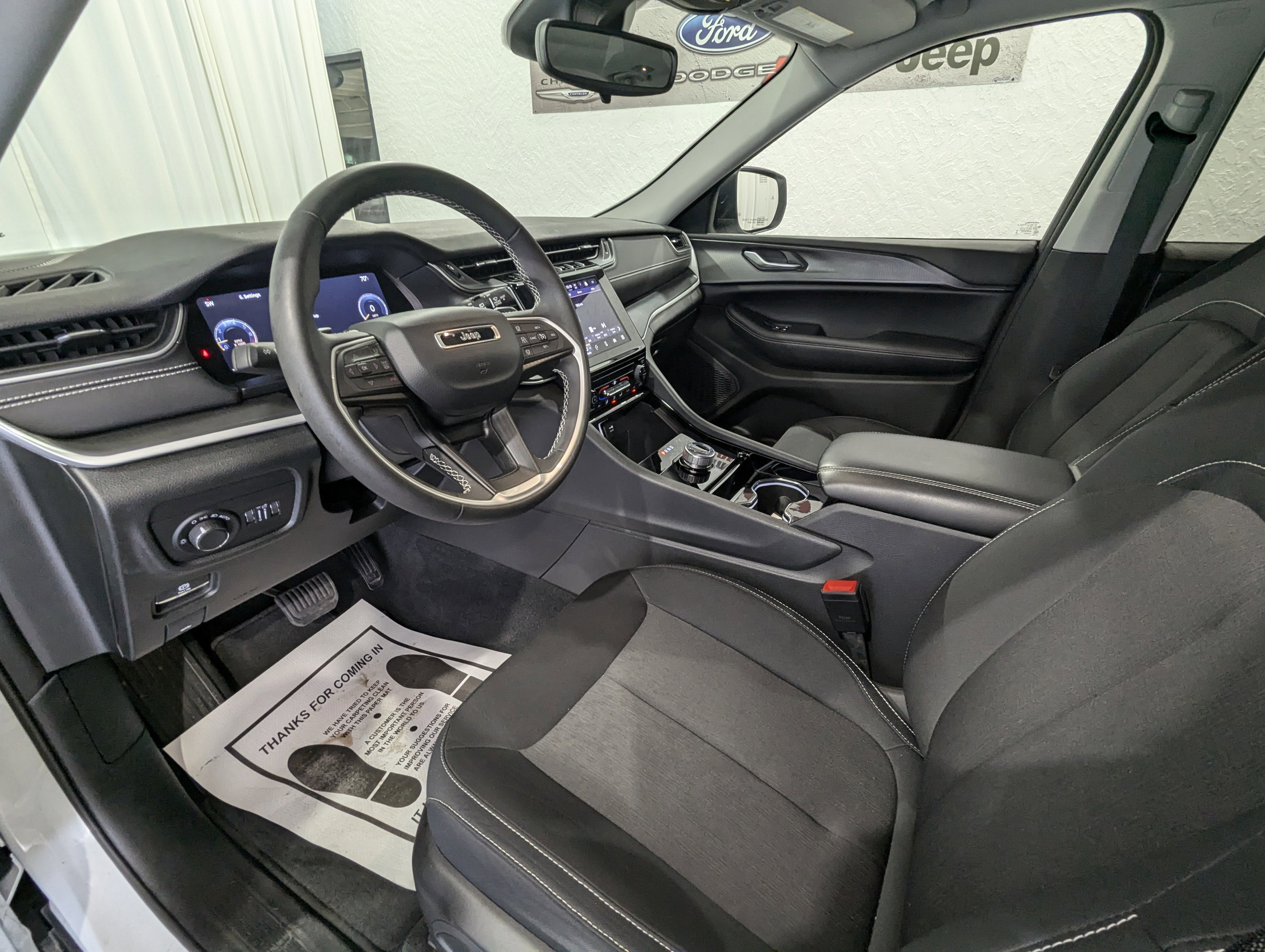 2023 Jeep Grand Cherokee Laredo 4x4