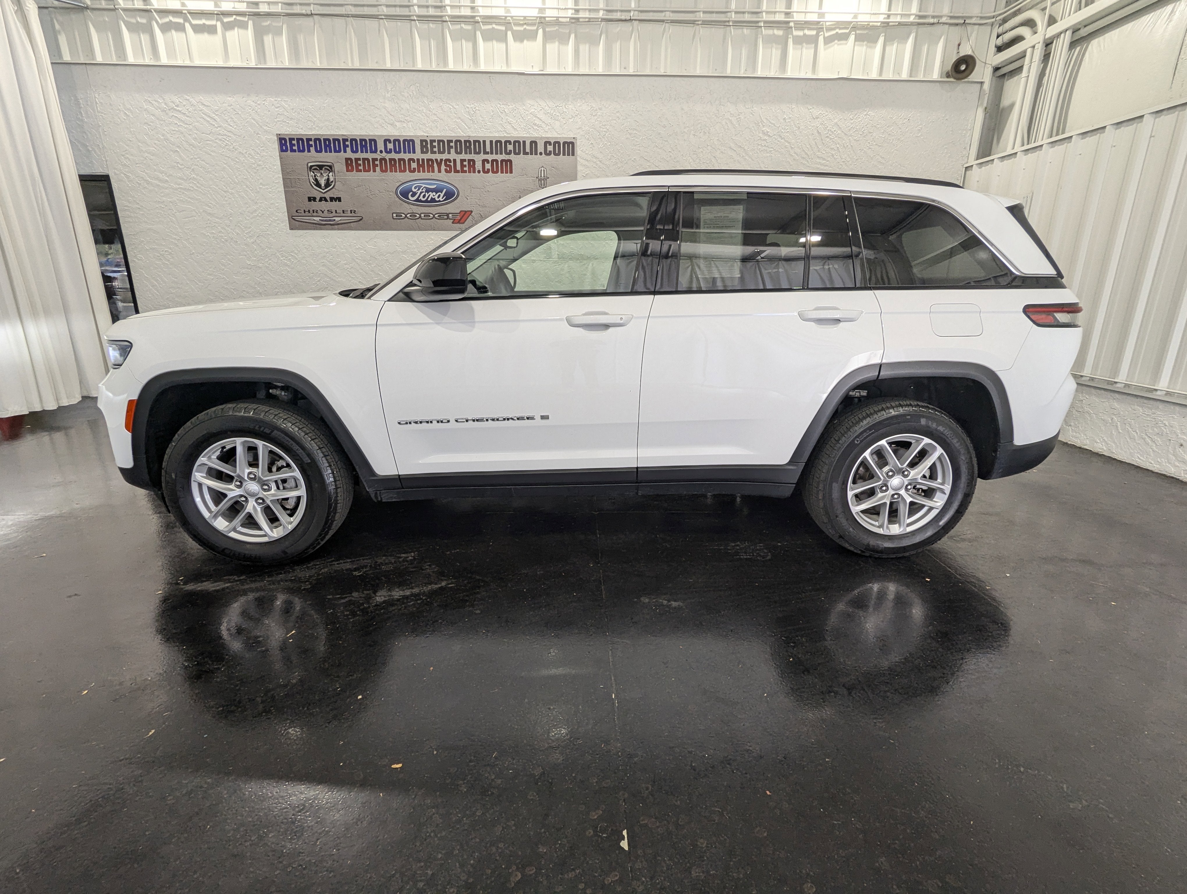2023 Jeep Grand Cherokee Laredo 4x4