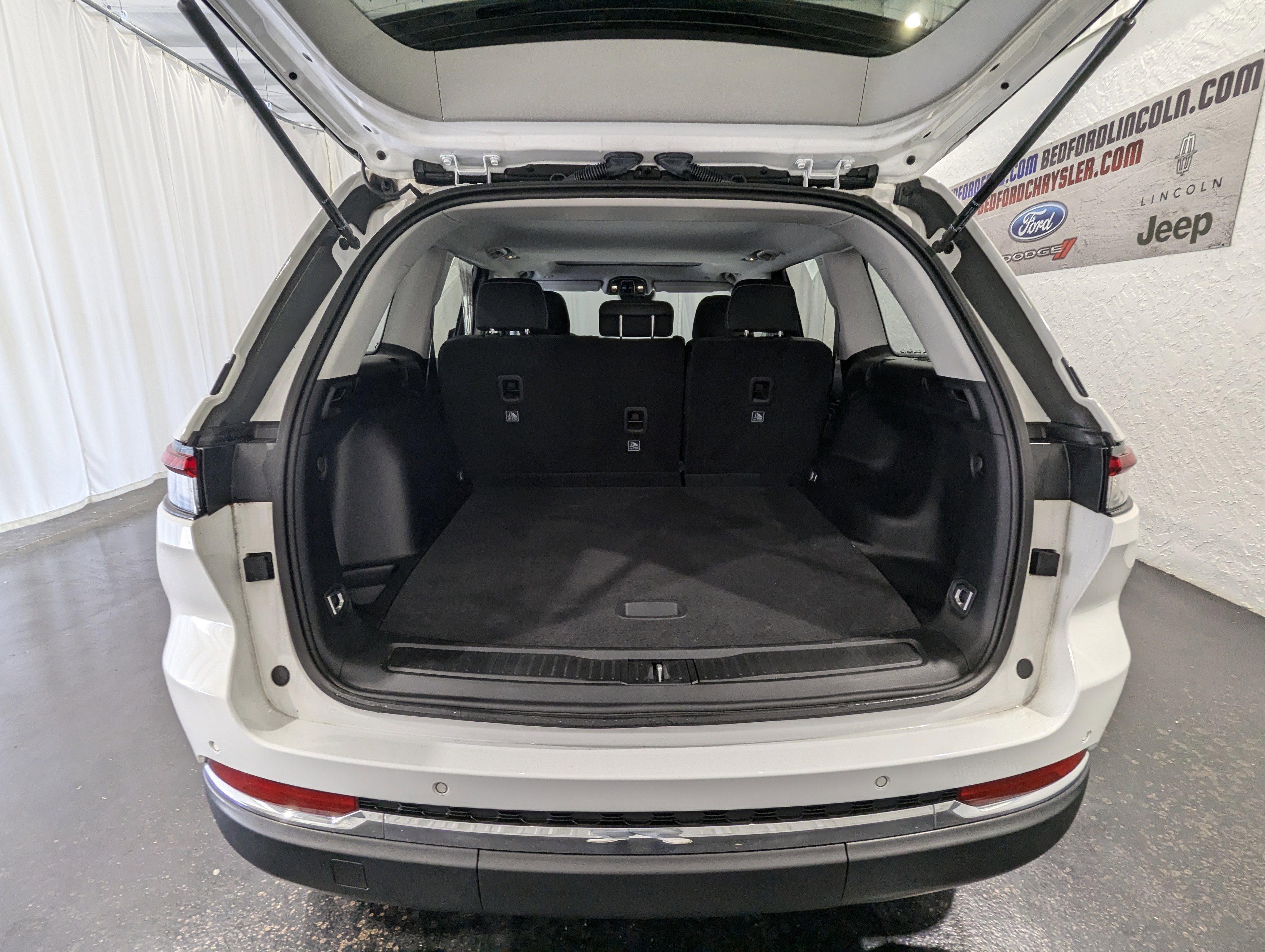 2023 Jeep Grand Cherokee Laredo 4x4