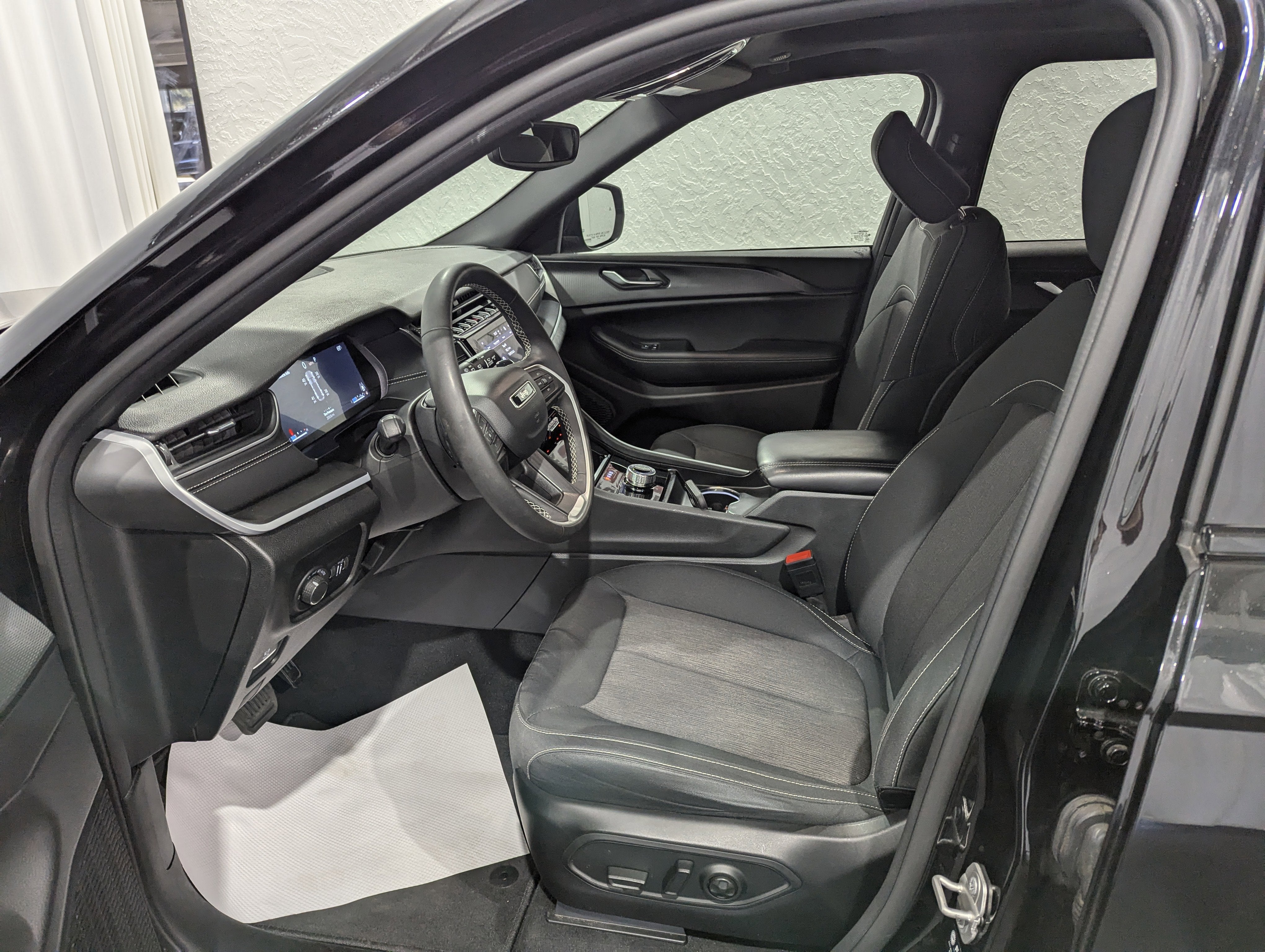 2024 Jeep Grand Cherokee Laredo X 4x4