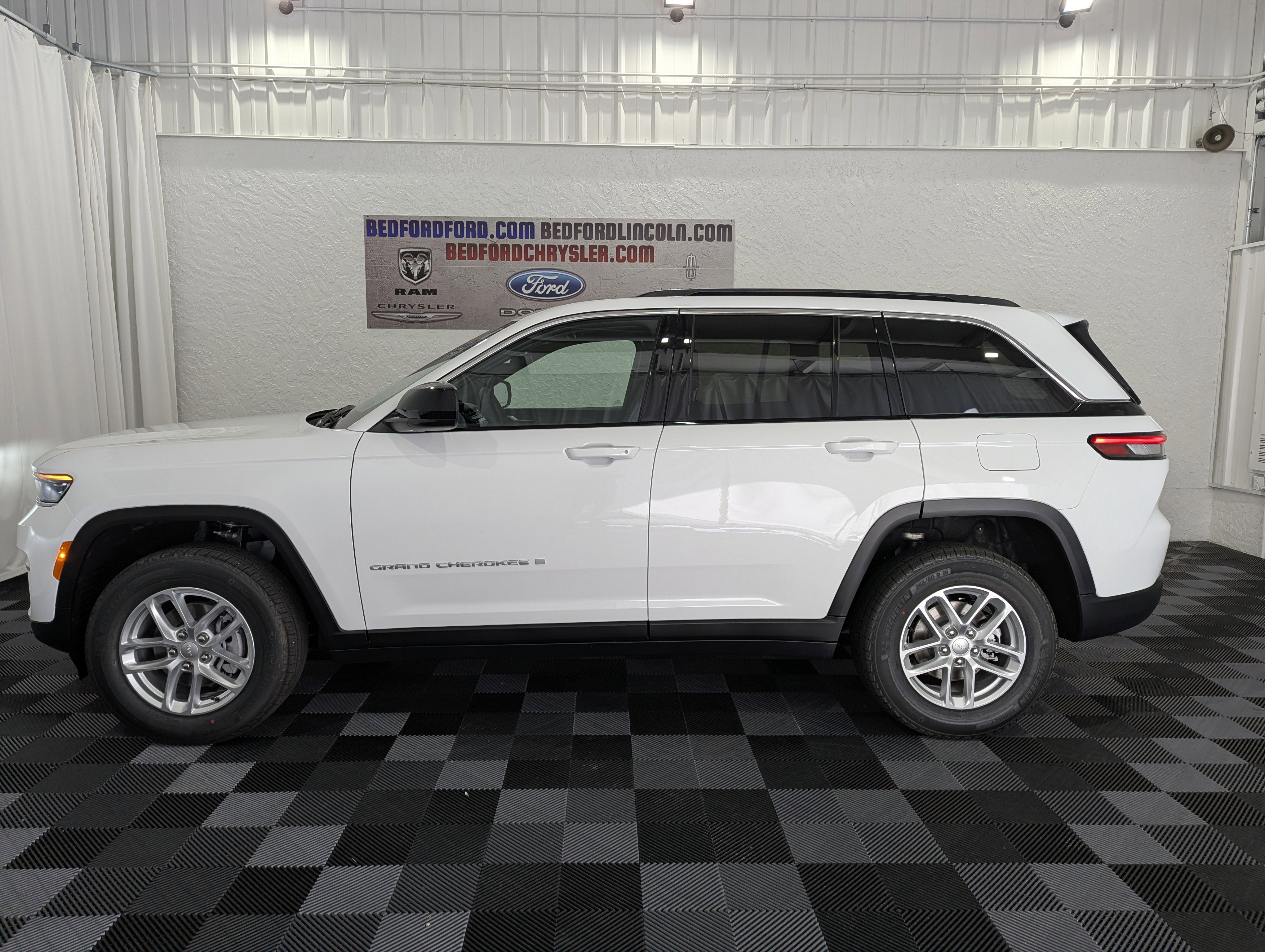 2026 Jeep Grand Cherokee GRAND CHEROKEE LAREDO X 4X4