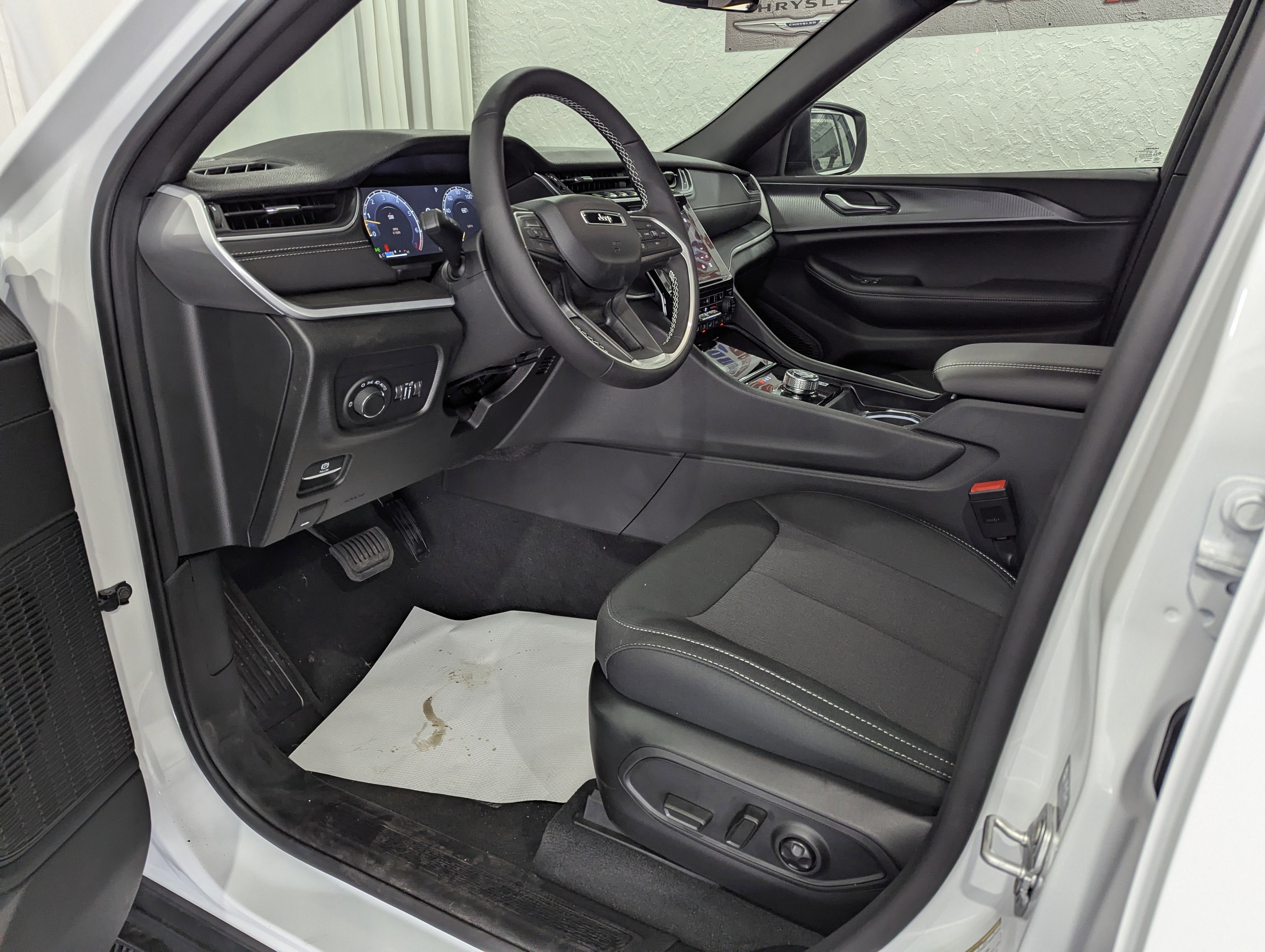 2026 Jeep Grand Cherokee GRAND CHEROKEE LAREDO X 4X4
