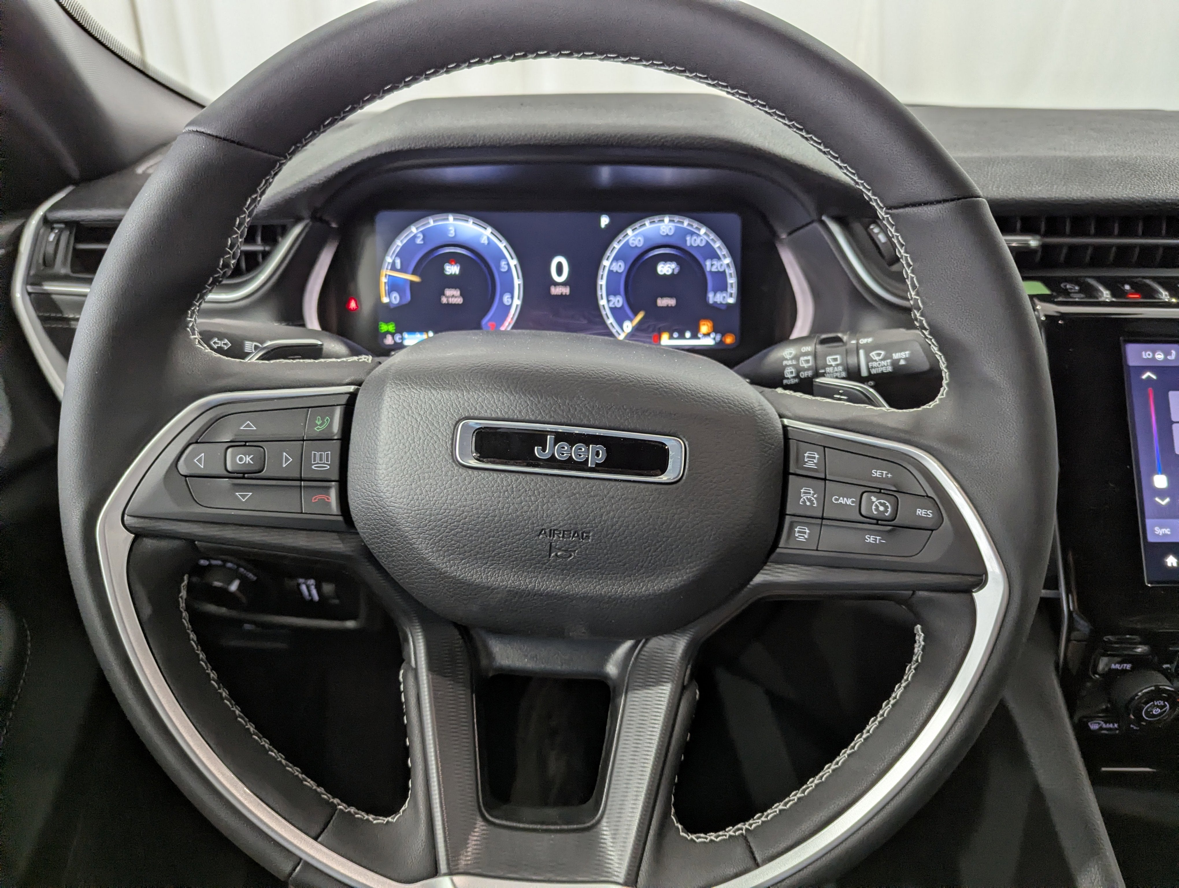2026 Jeep Grand Cherokee GRAND CHEROKEE LAREDO X 4X4