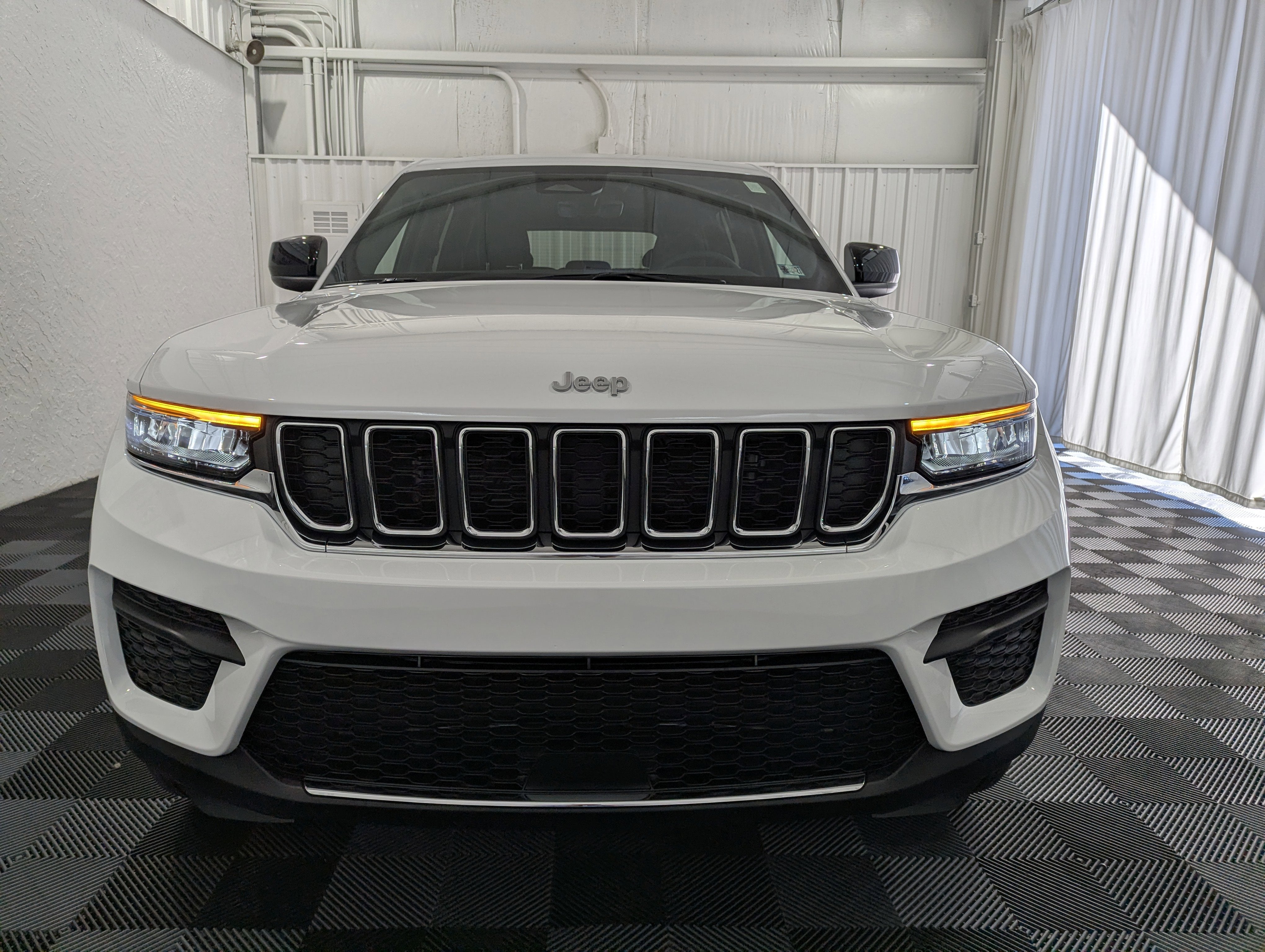 2026 Jeep Grand Cherokee GRAND CHEROKEE LAREDO X 4X4
