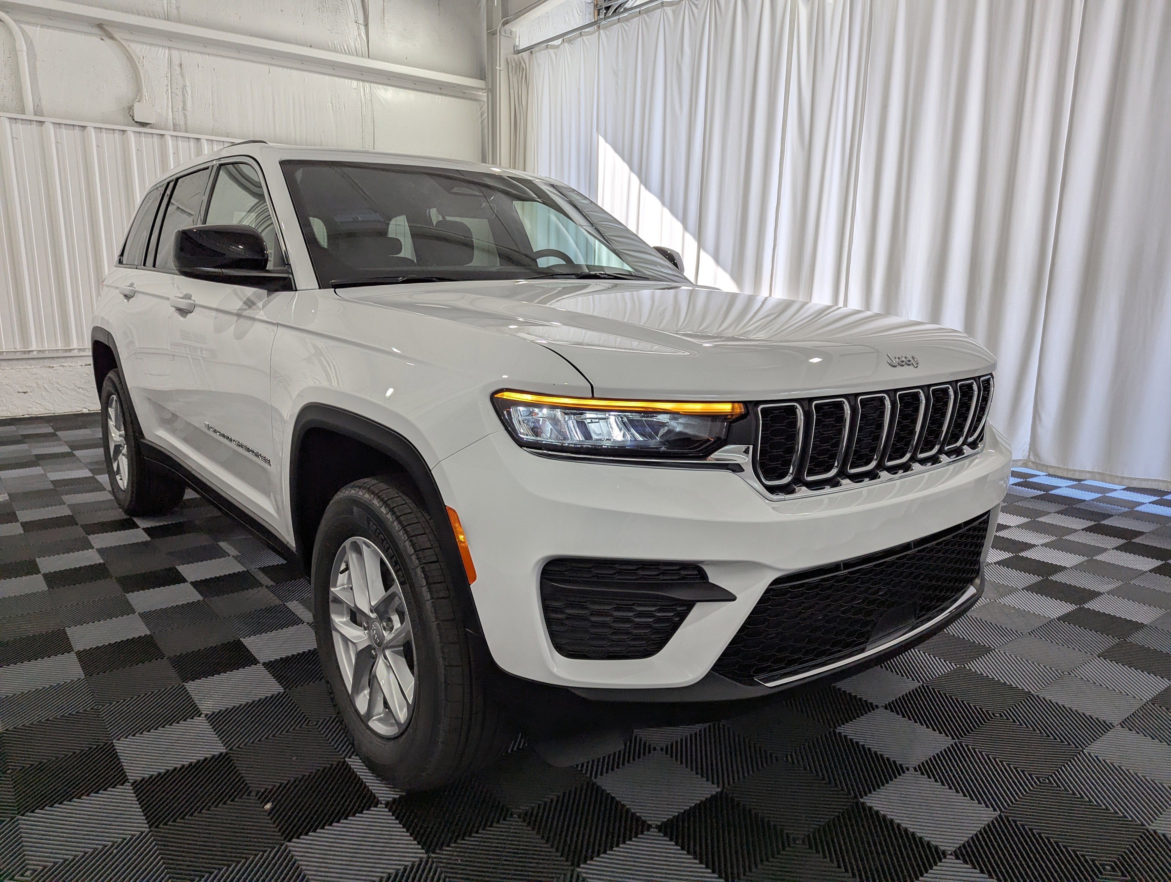 2026 Jeep Grand Cherokee GRAND CHEROKEE LAREDO X 4X4