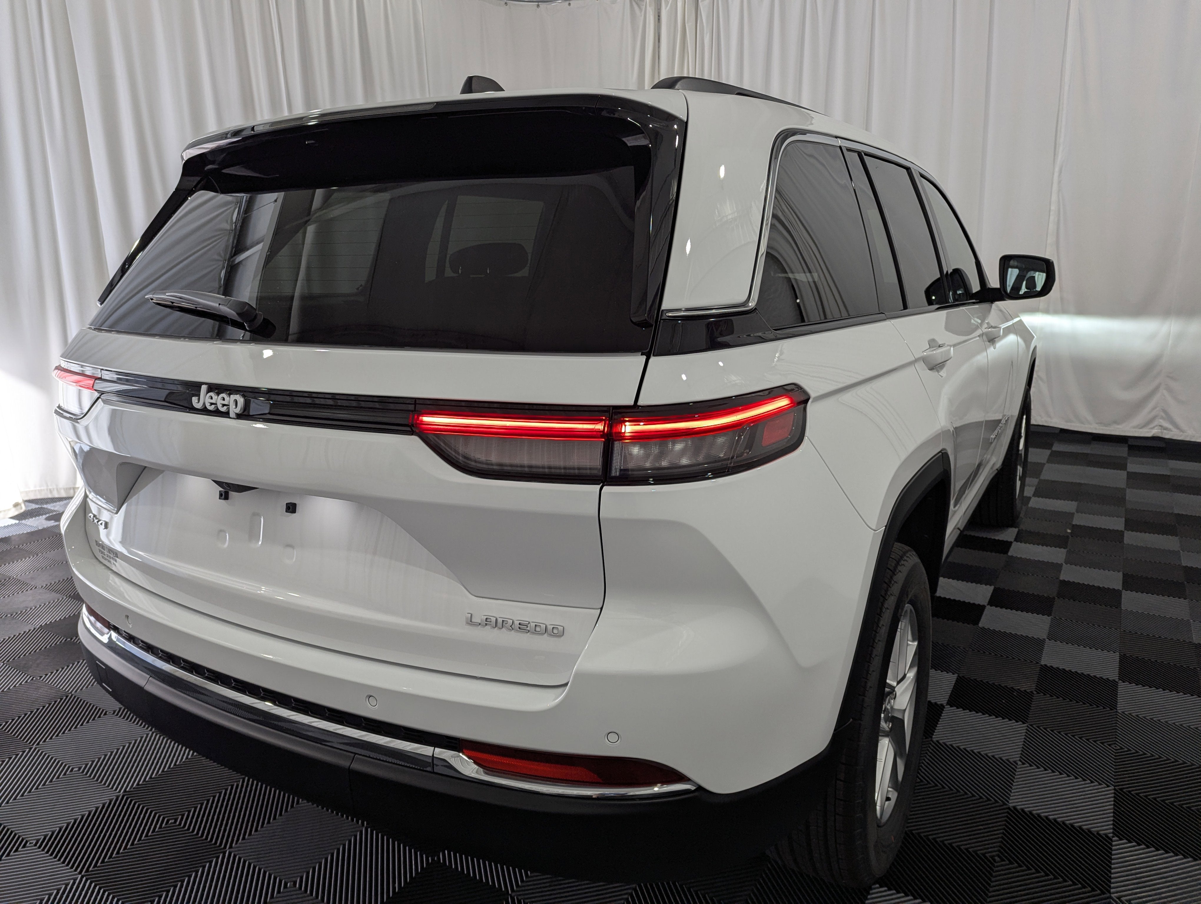 2026 Jeep Grand Cherokee GRAND CHEROKEE LAREDO X 4X4
