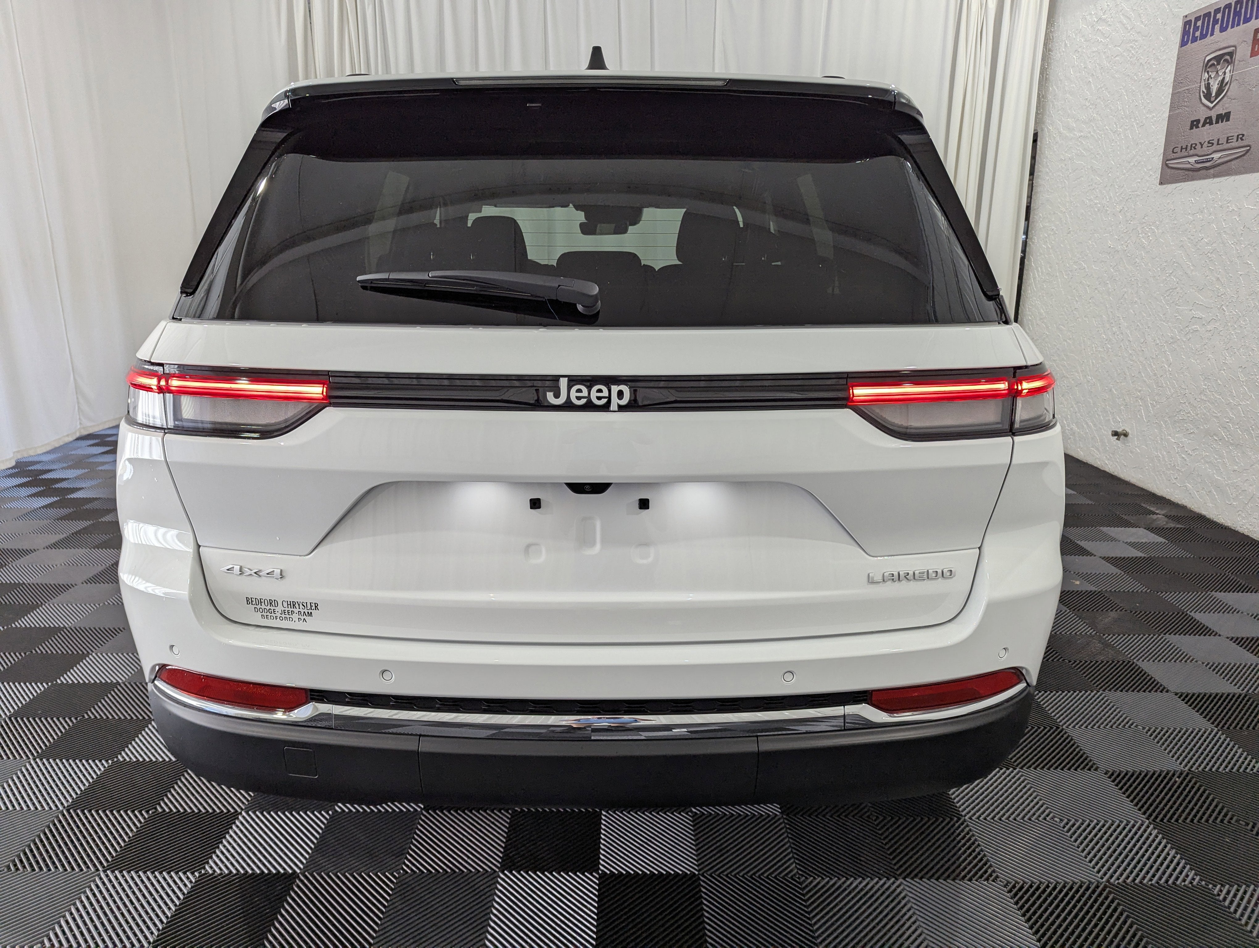 2026 Jeep Grand Cherokee GRAND CHEROKEE LAREDO X 4X4