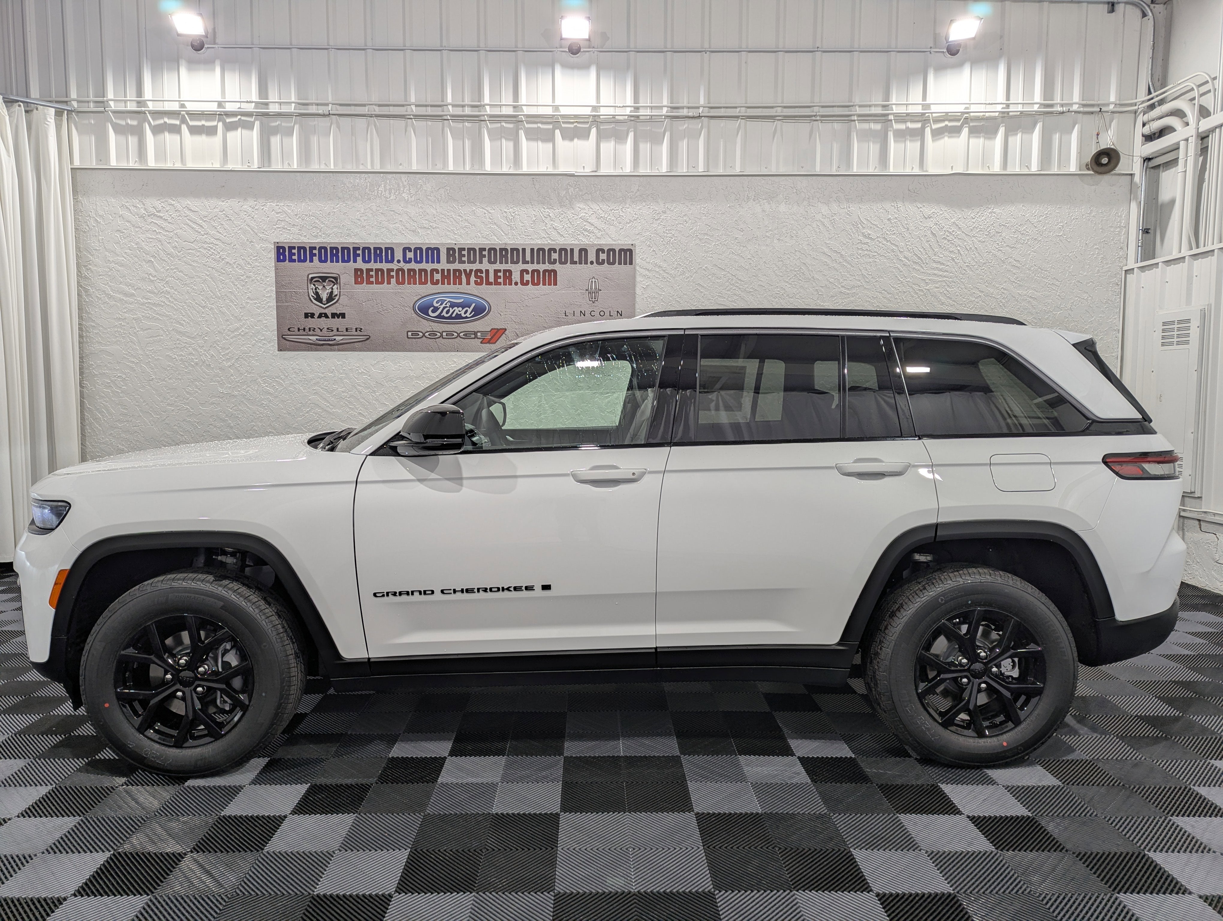 2026 Jeep Grand Cherokee GRAND CHEROKEE LAREDO ALTITUDE 4X4