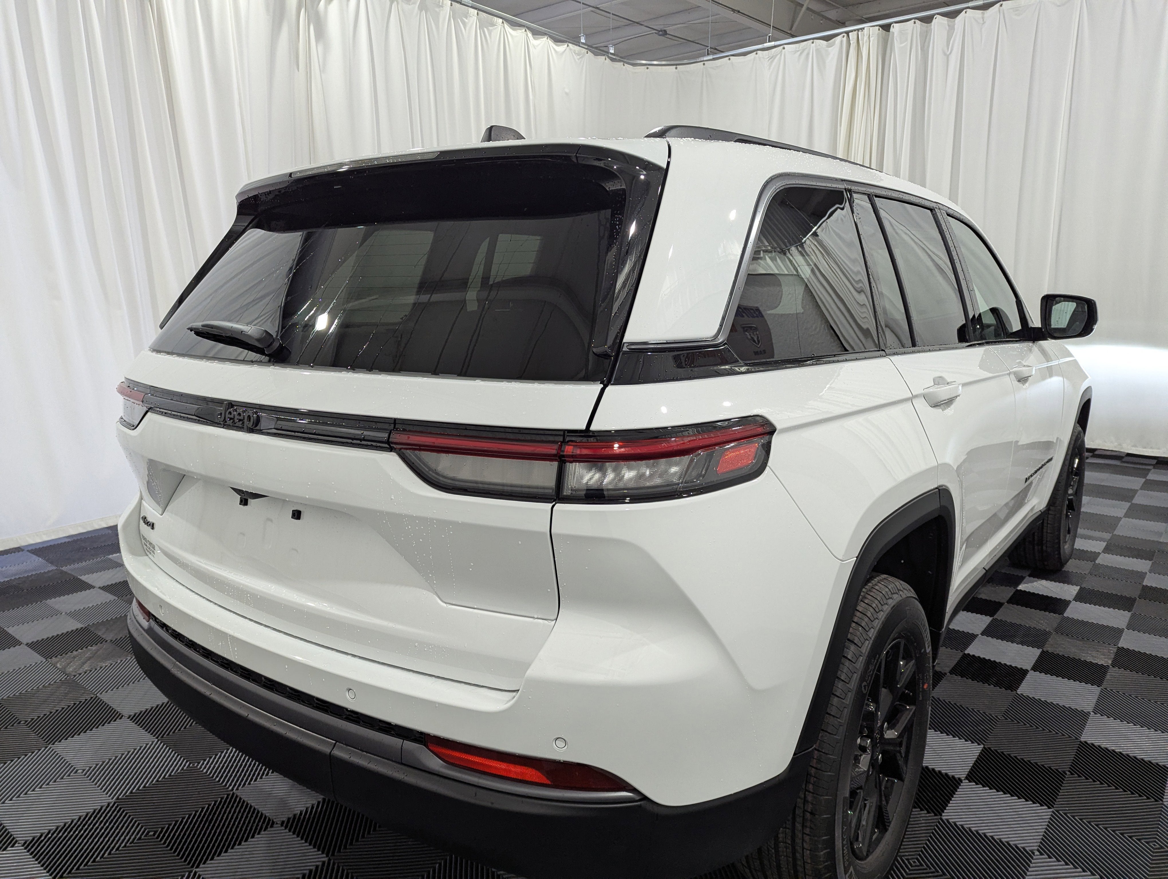 2026 Jeep Grand Cherokee GRAND CHEROKEE LAREDO ALTITUDE 4X4