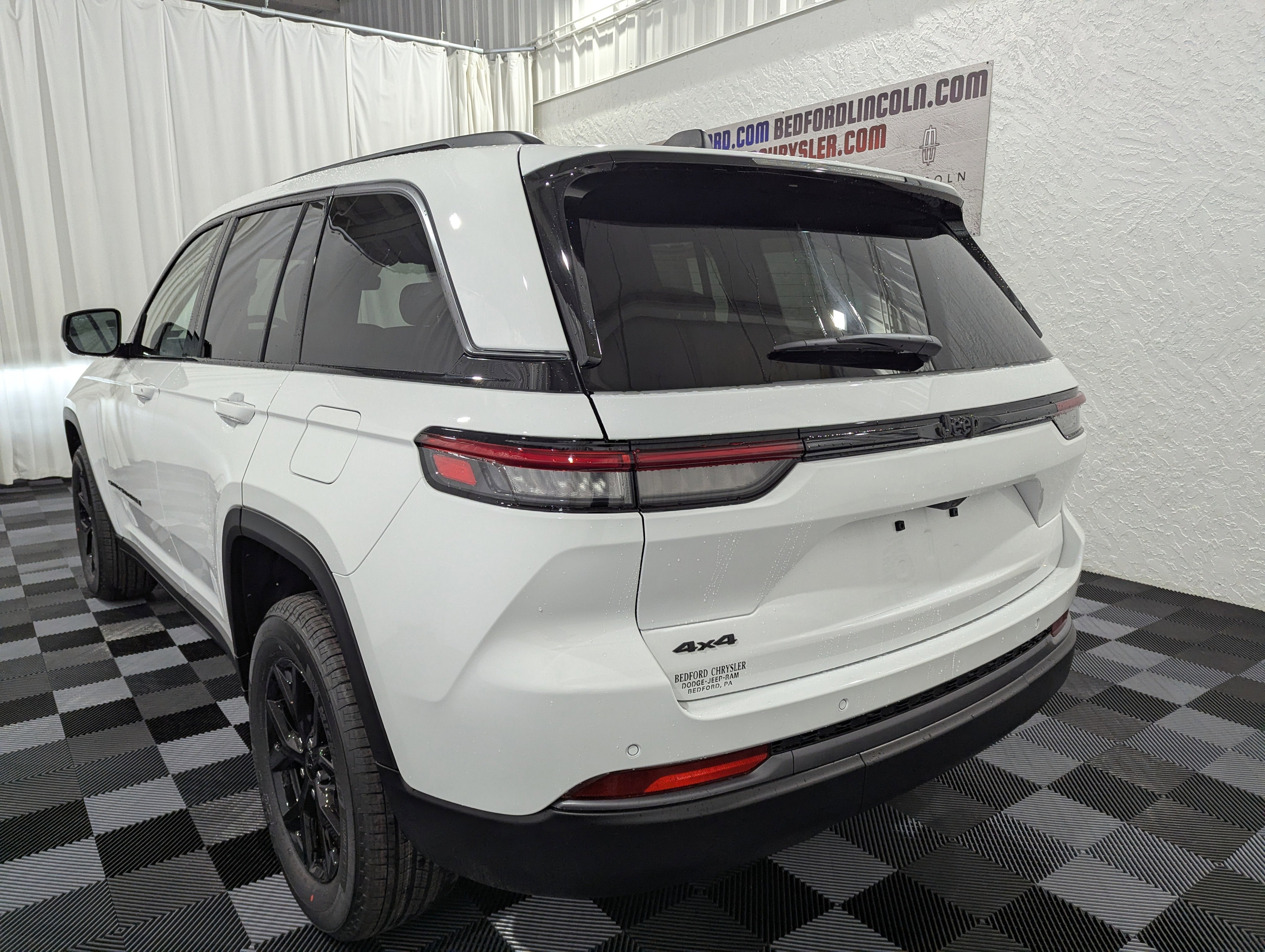 2026 Jeep Grand Cherokee GRAND CHEROKEE LAREDO ALTITUDE 4X4