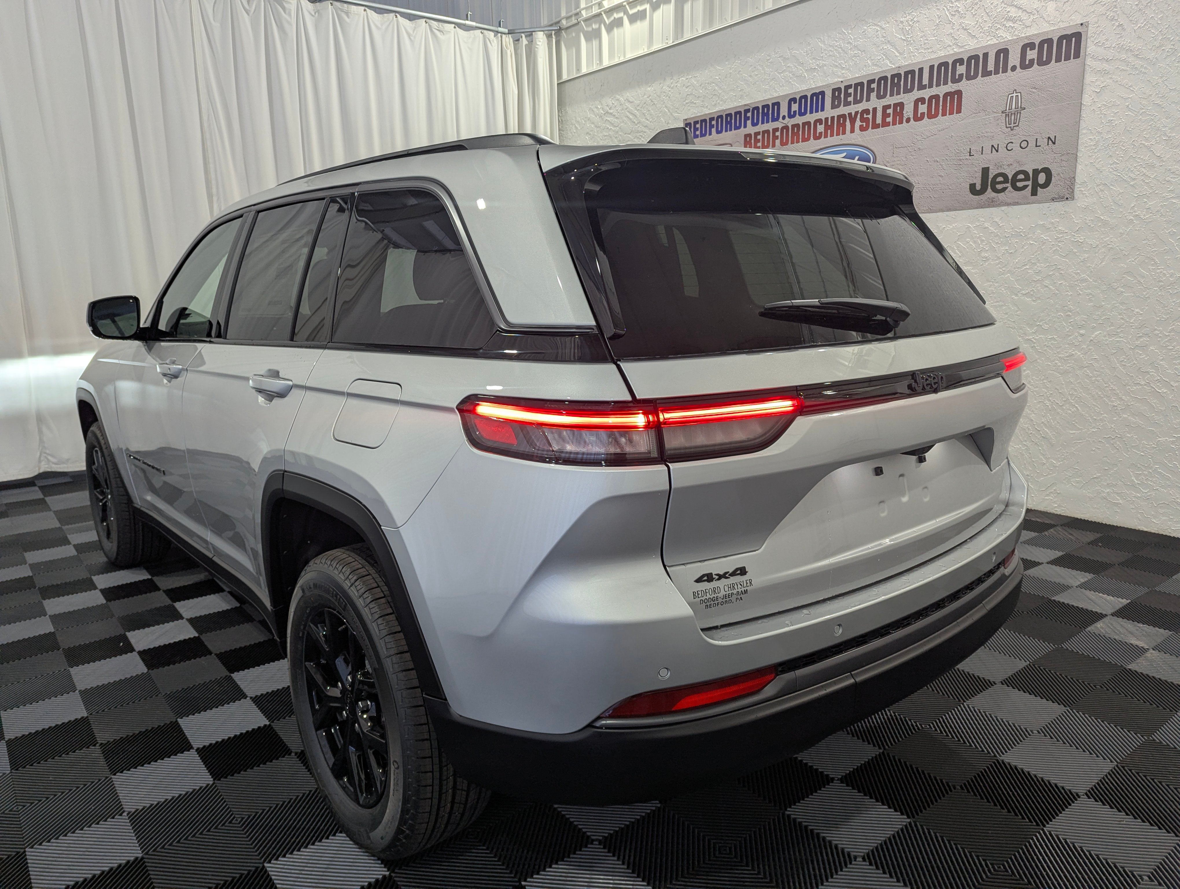 2026 Jeep Grand Cherokee GRAND CHEROKEE LAREDO ALTITUDE 4X4