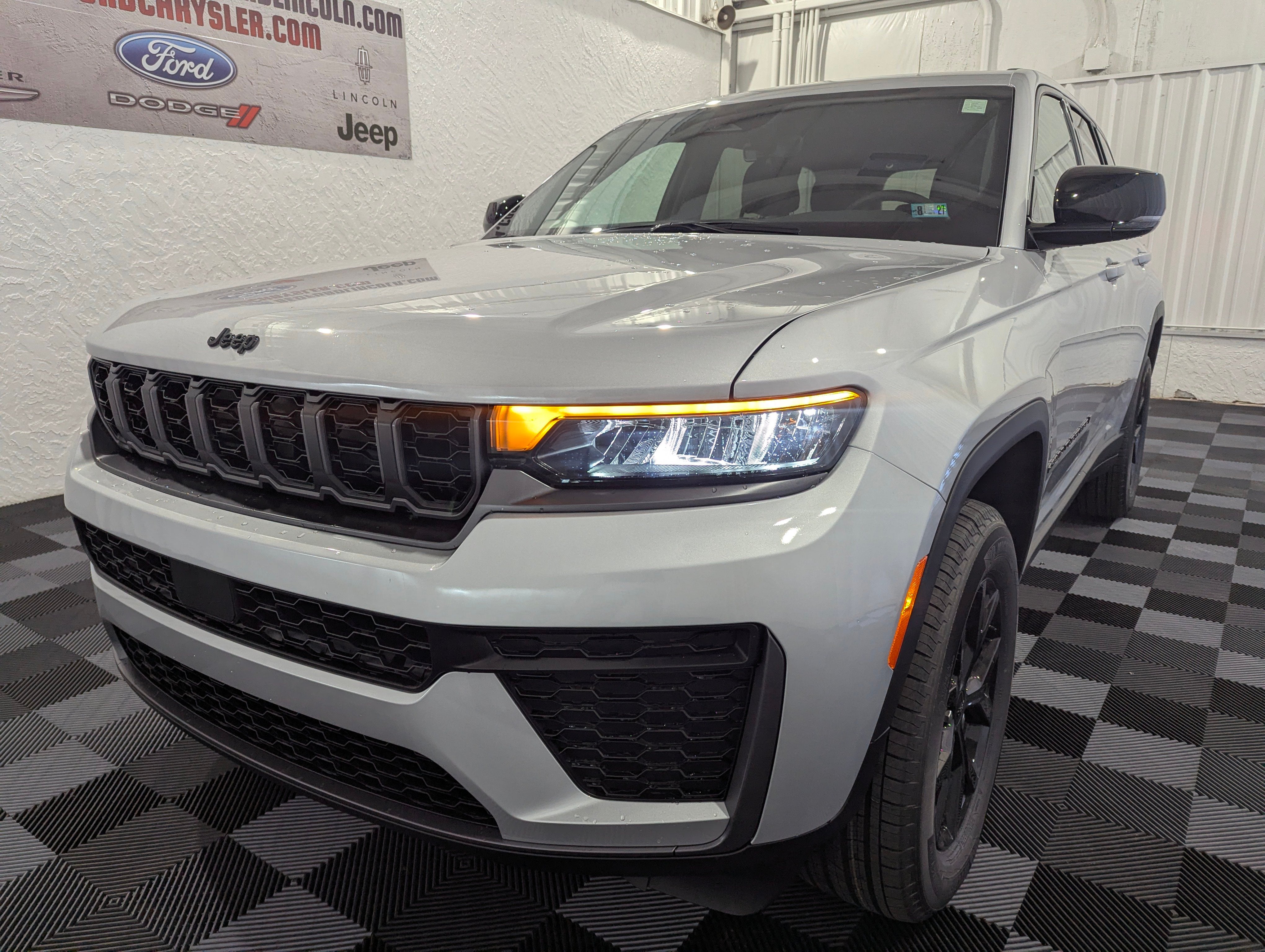 2026 Jeep Grand Cherokee GRAND CHEROKEE LAREDO ALTITUDE 4X4