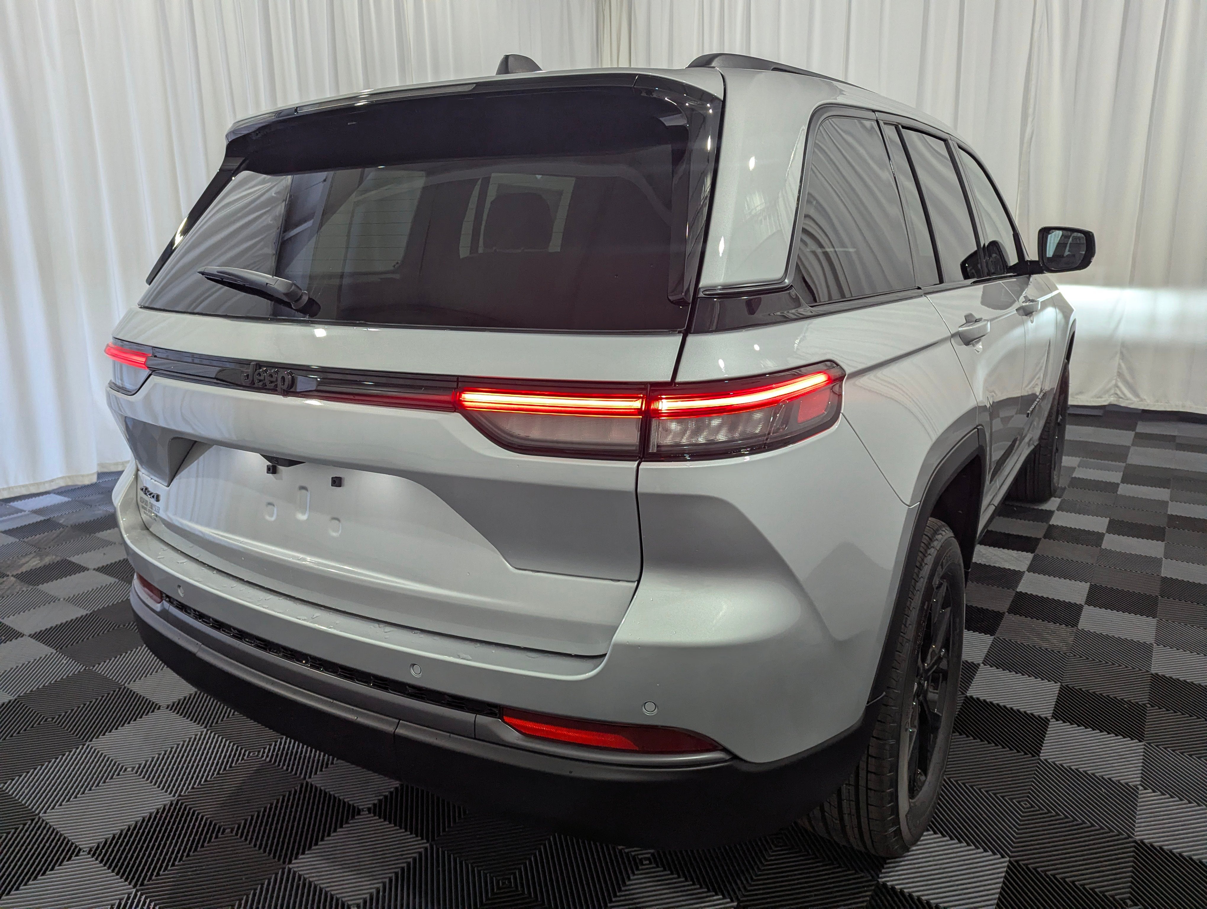 2026 Jeep Grand Cherokee GRAND CHEROKEE LAREDO ALTITUDE 4X4