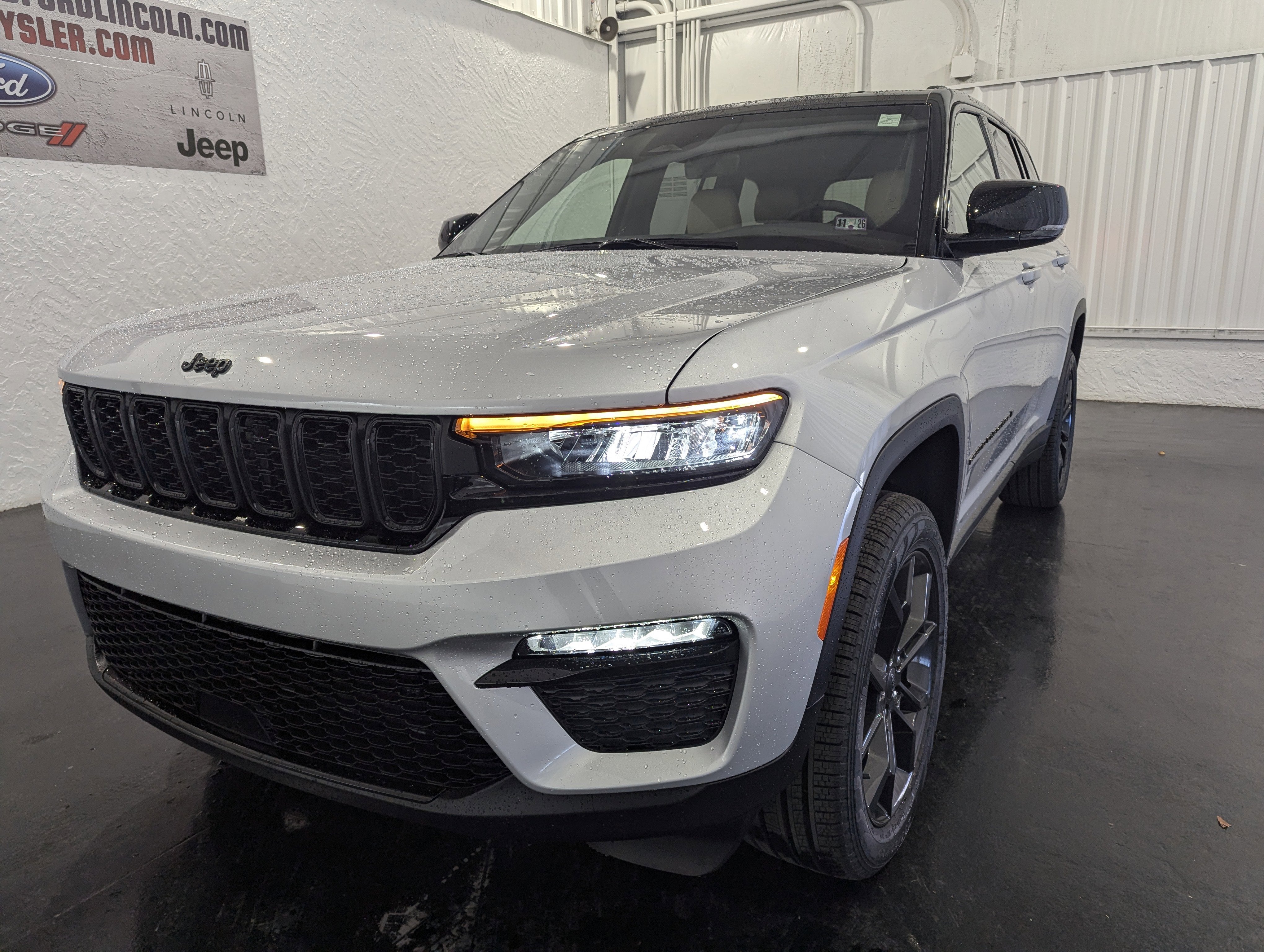 2025 Jeep Grand Cherokee GRAND CHEROKEE LIMITED 4X4