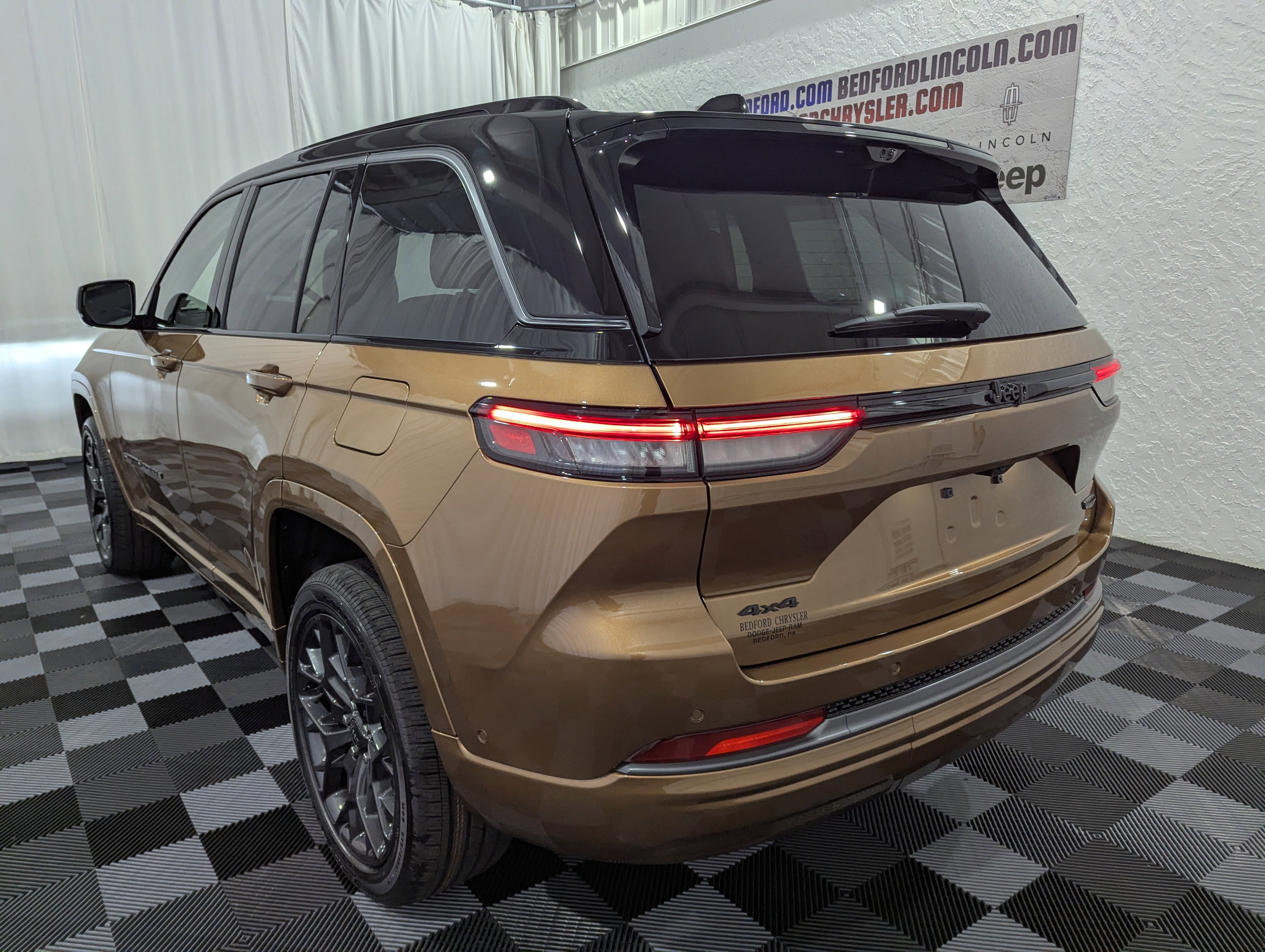 2026 Jeep Grand Cherokee GRAND CHEROKEE SUMMIT 4X4