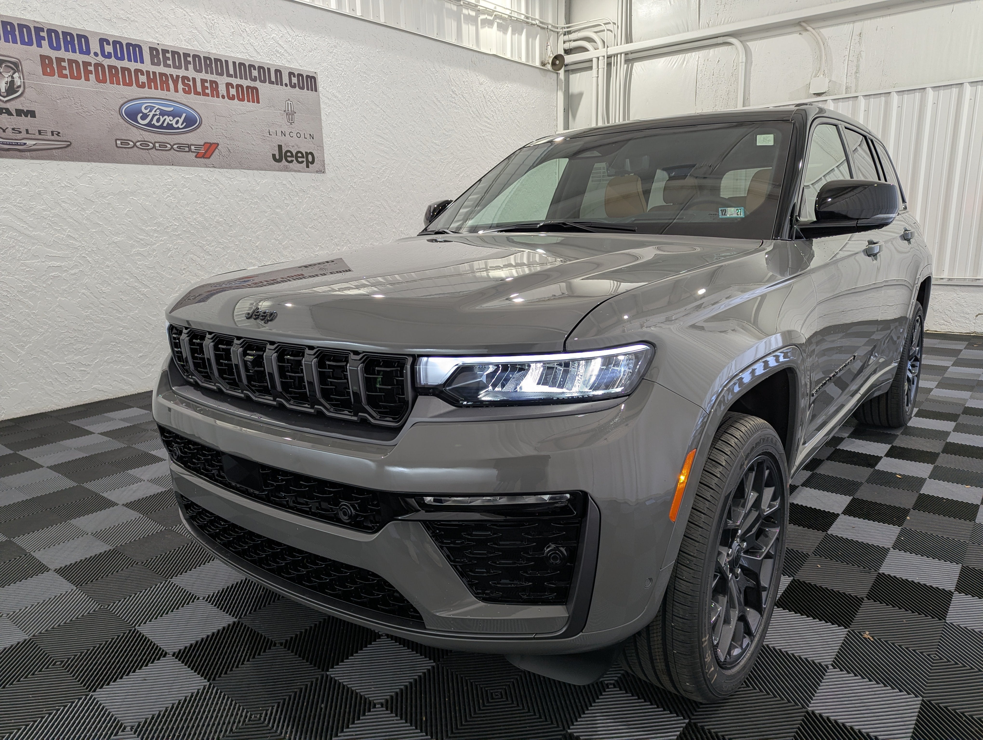 2027 Jeep Grand Cherokee GRAND CHEROKEE SUMMIT 4X4