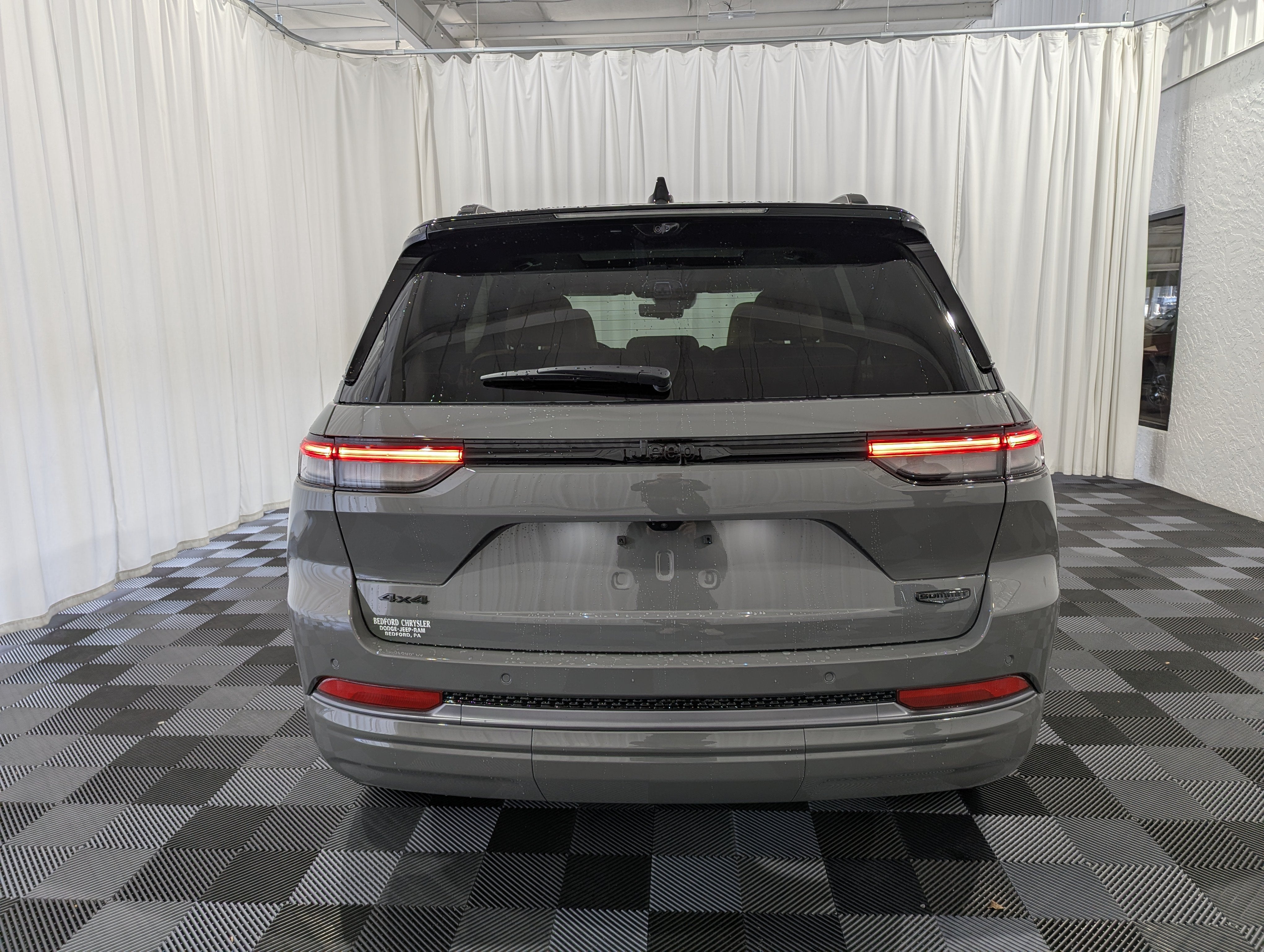 2027 Jeep Grand Cherokee GRAND CHEROKEE SUMMIT 4X4