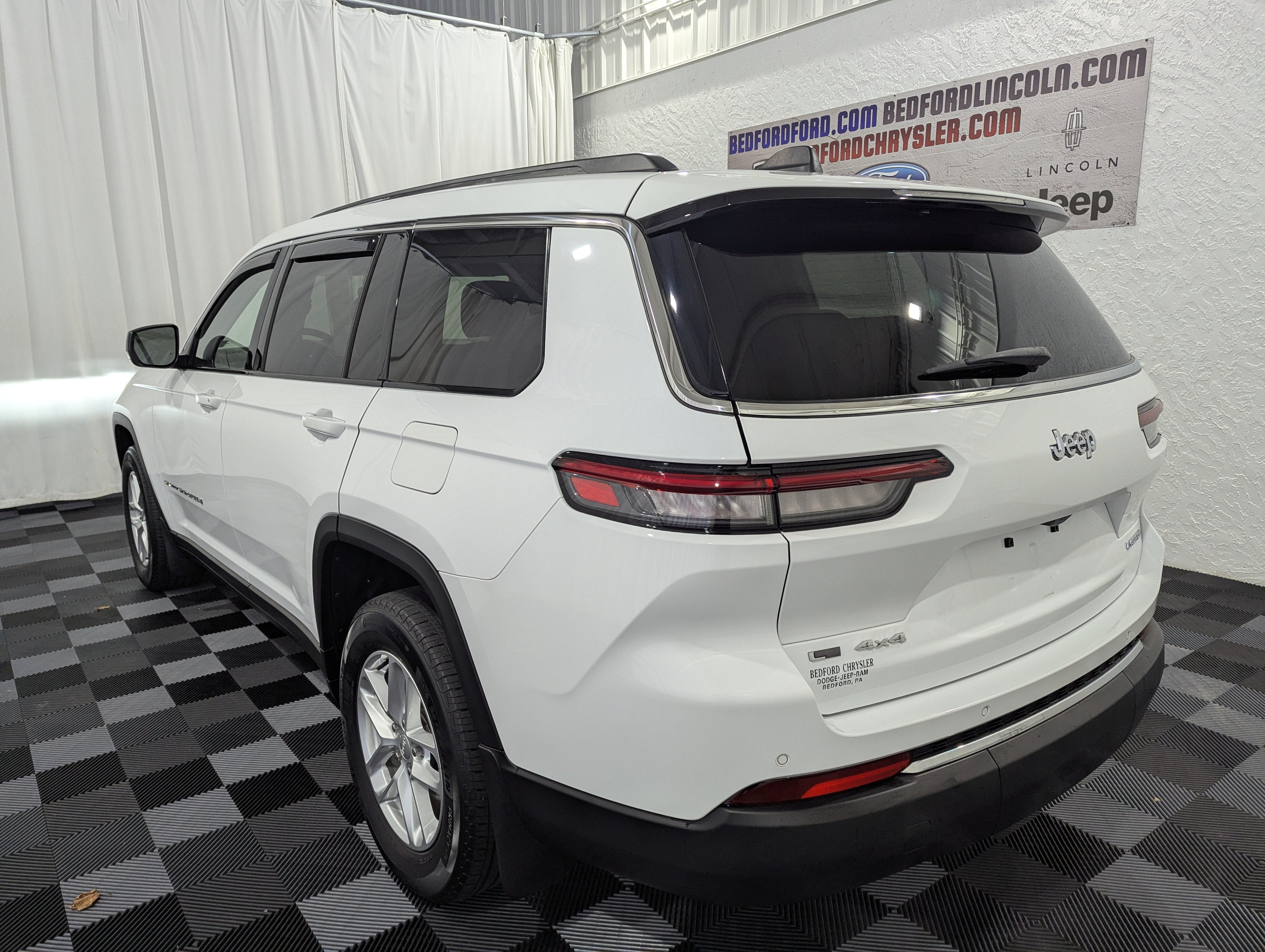 2022 Jeep Grand Cherokee L Laredo 4x4