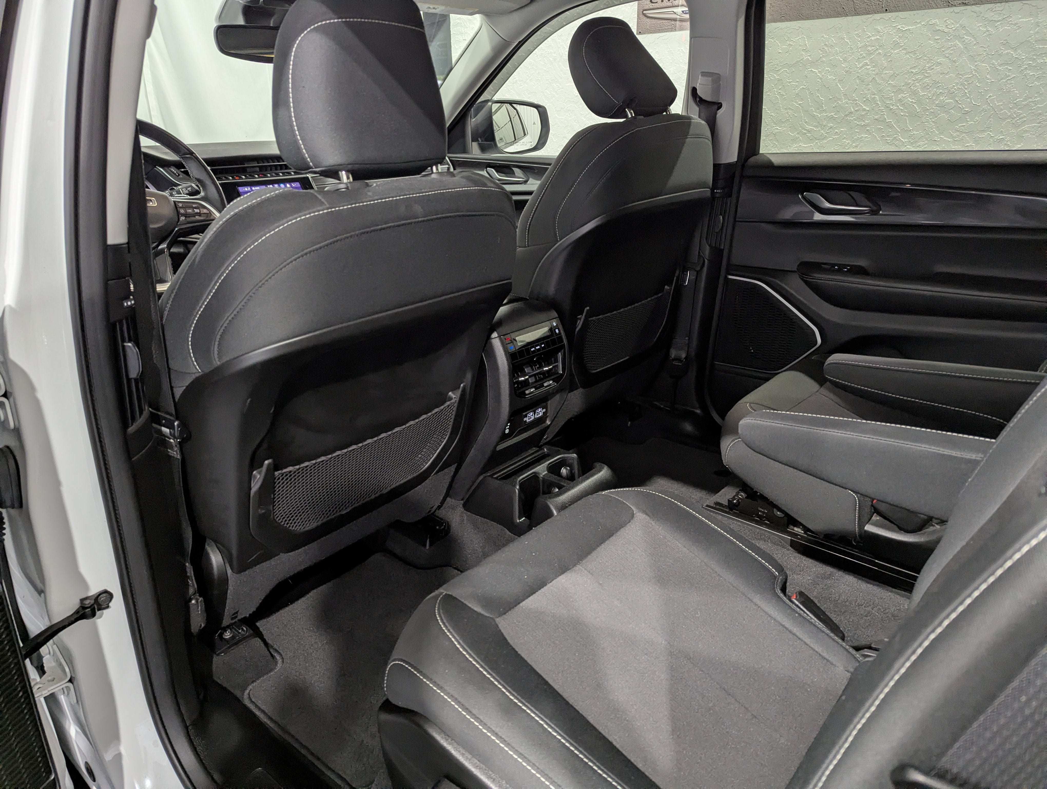 2022 Jeep Grand Cherokee L Laredo 4x4