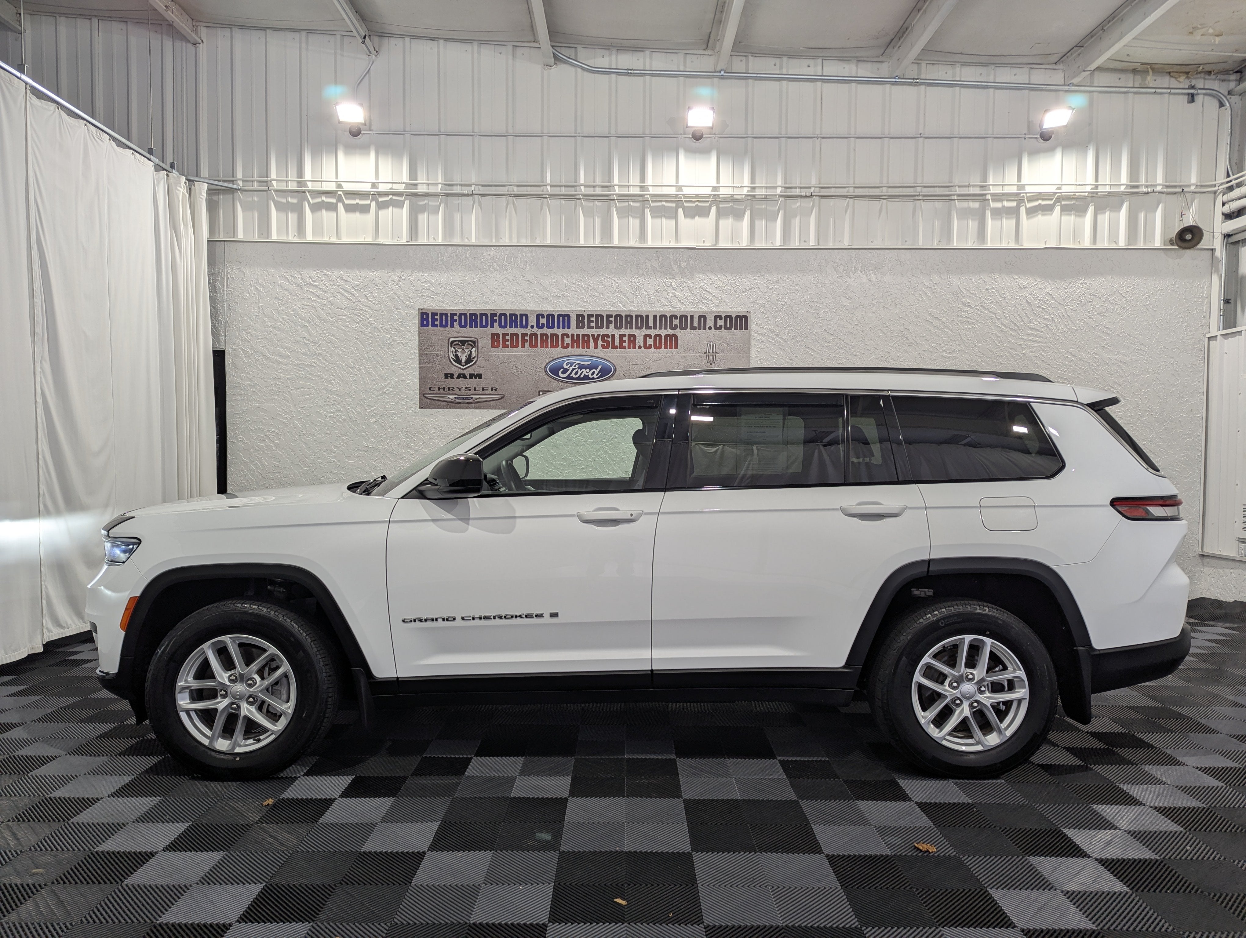 2022 Jeep Grand Cherokee L Laredo 4x4