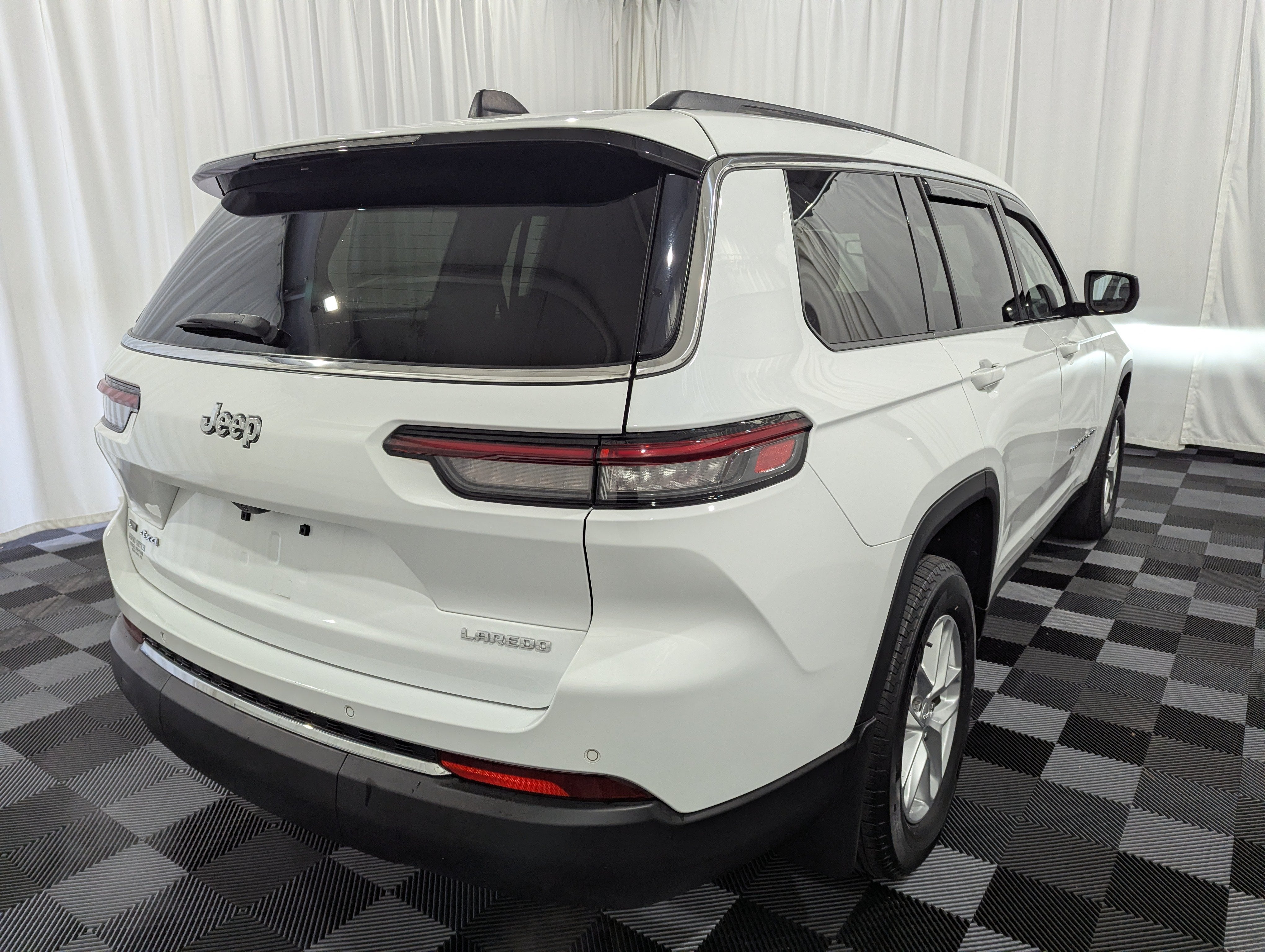 2022 Jeep Grand Cherokee L Laredo 4x4