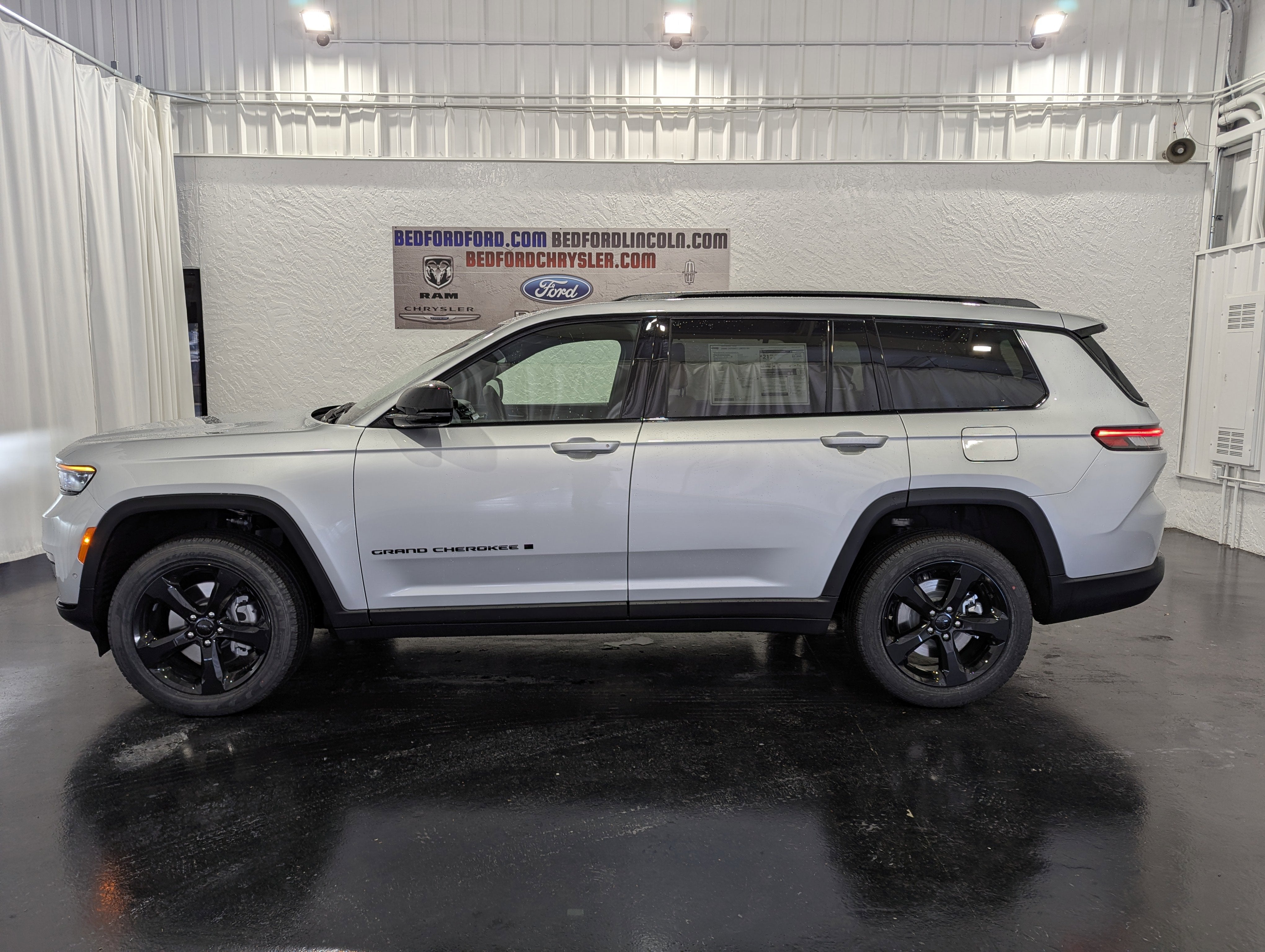 2025 Jeep Grand Cherokee GRAND CHEROKEE L LIMITED 4X4
