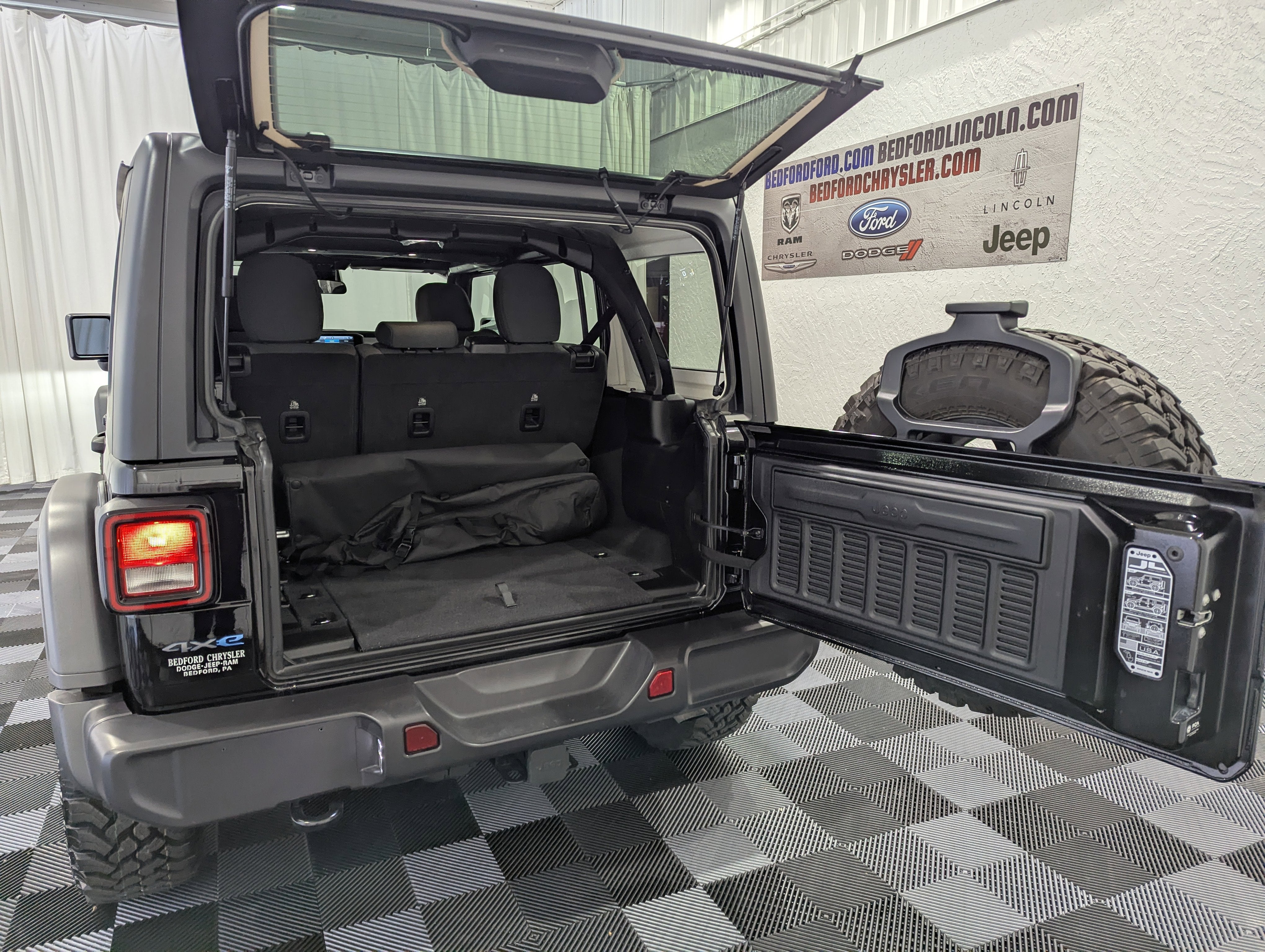 2025 Jeep Wrangler 4xe Willys 4xe