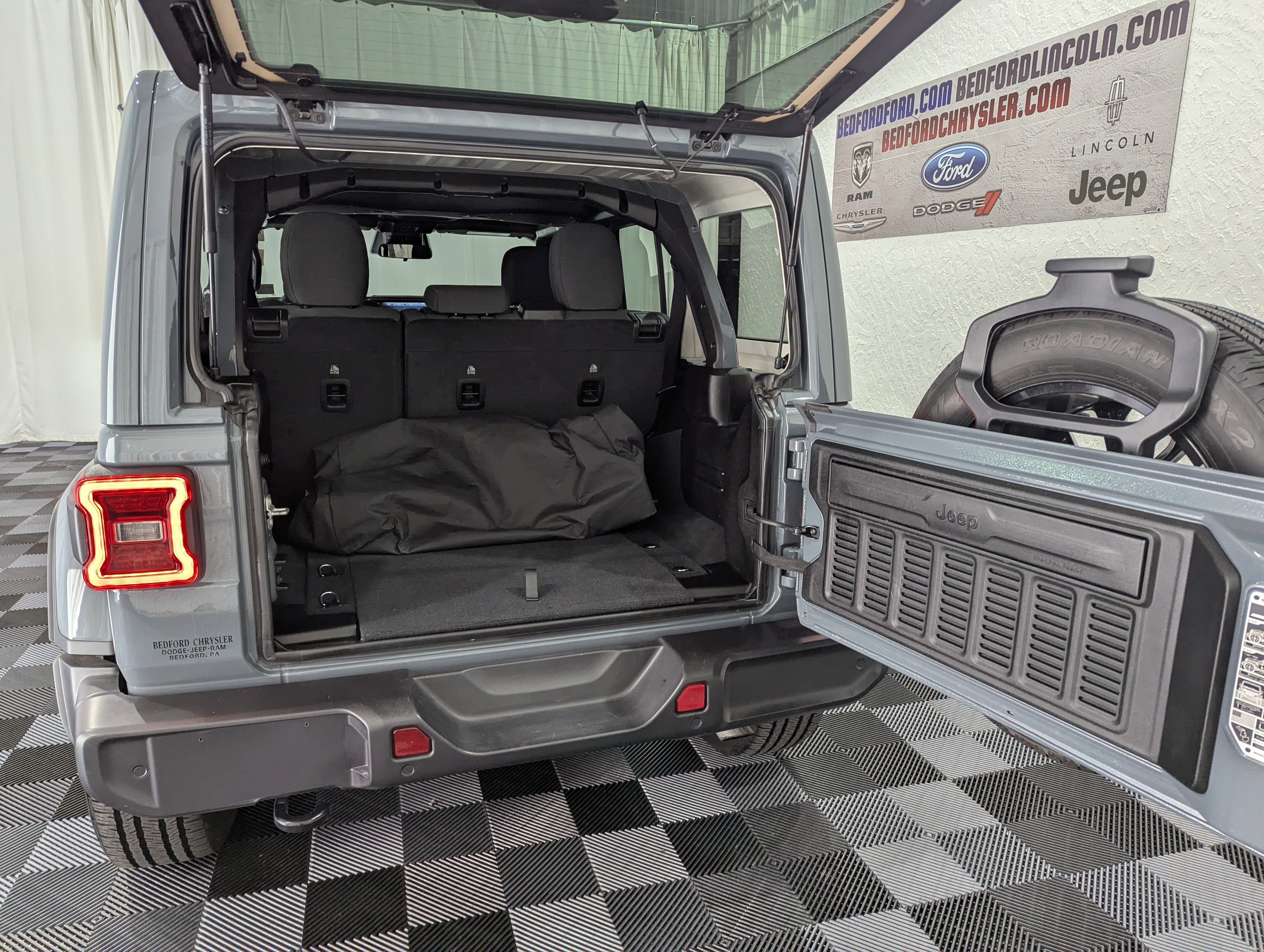 2025 Jeep Wrangler 4xe Sahara 4xe