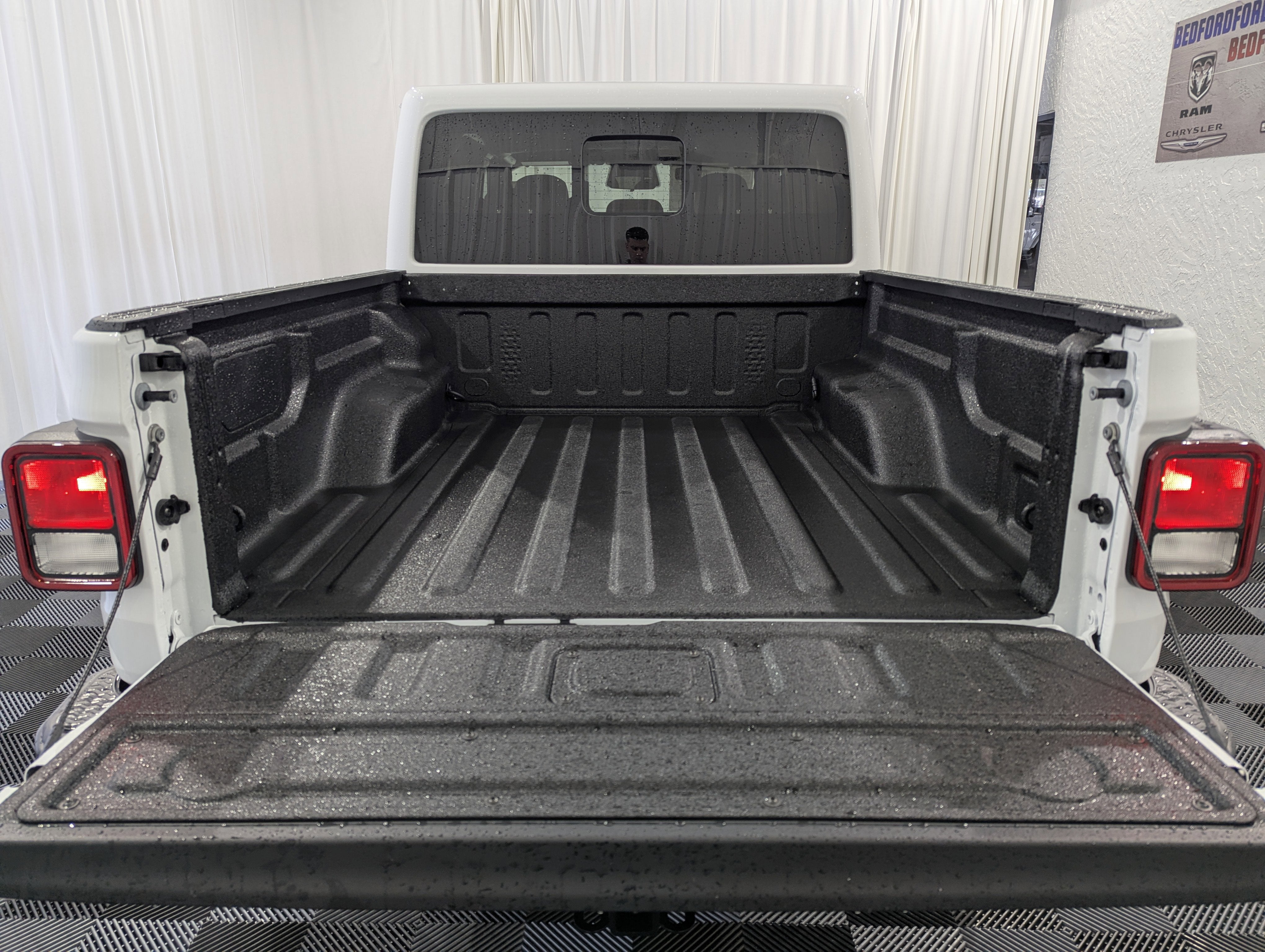 2026 Jeep Gladiator GLADIATOR SAHARA 4X4