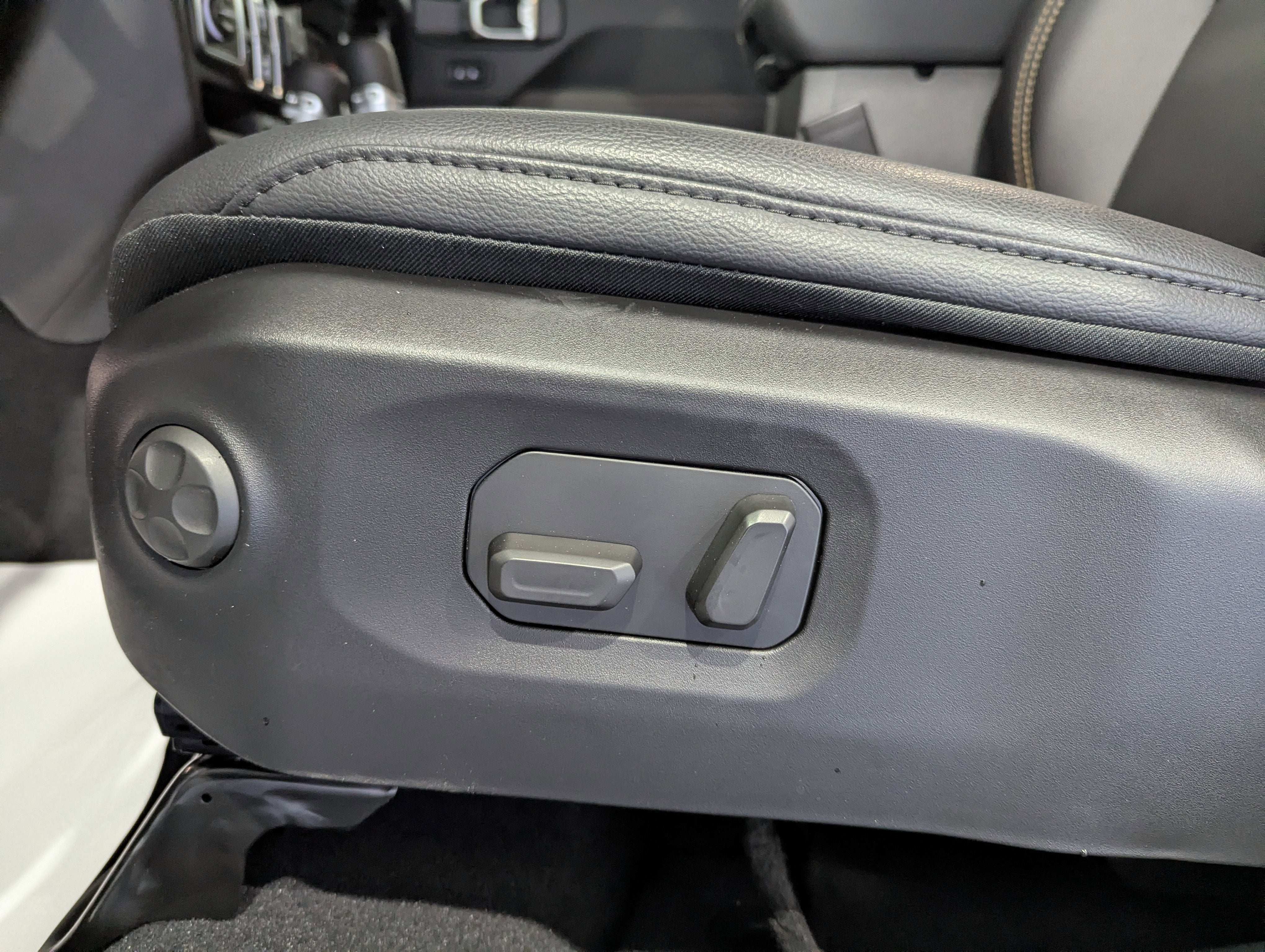 2026 Jeep Gladiator GLADIATOR SAHARA 4X4