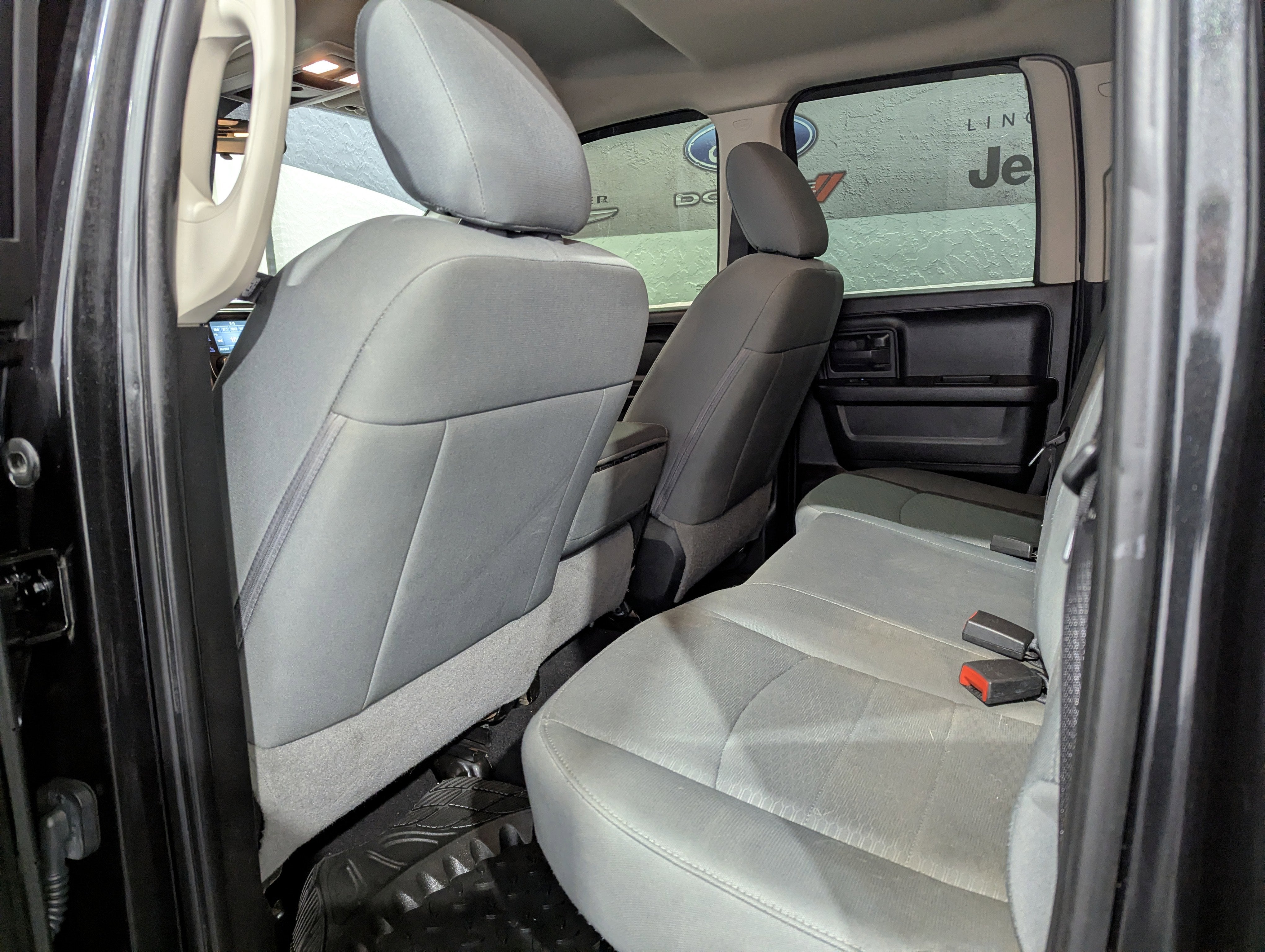 2018 RAM 1500 Express Quad Cab 4x4 6'4' Box