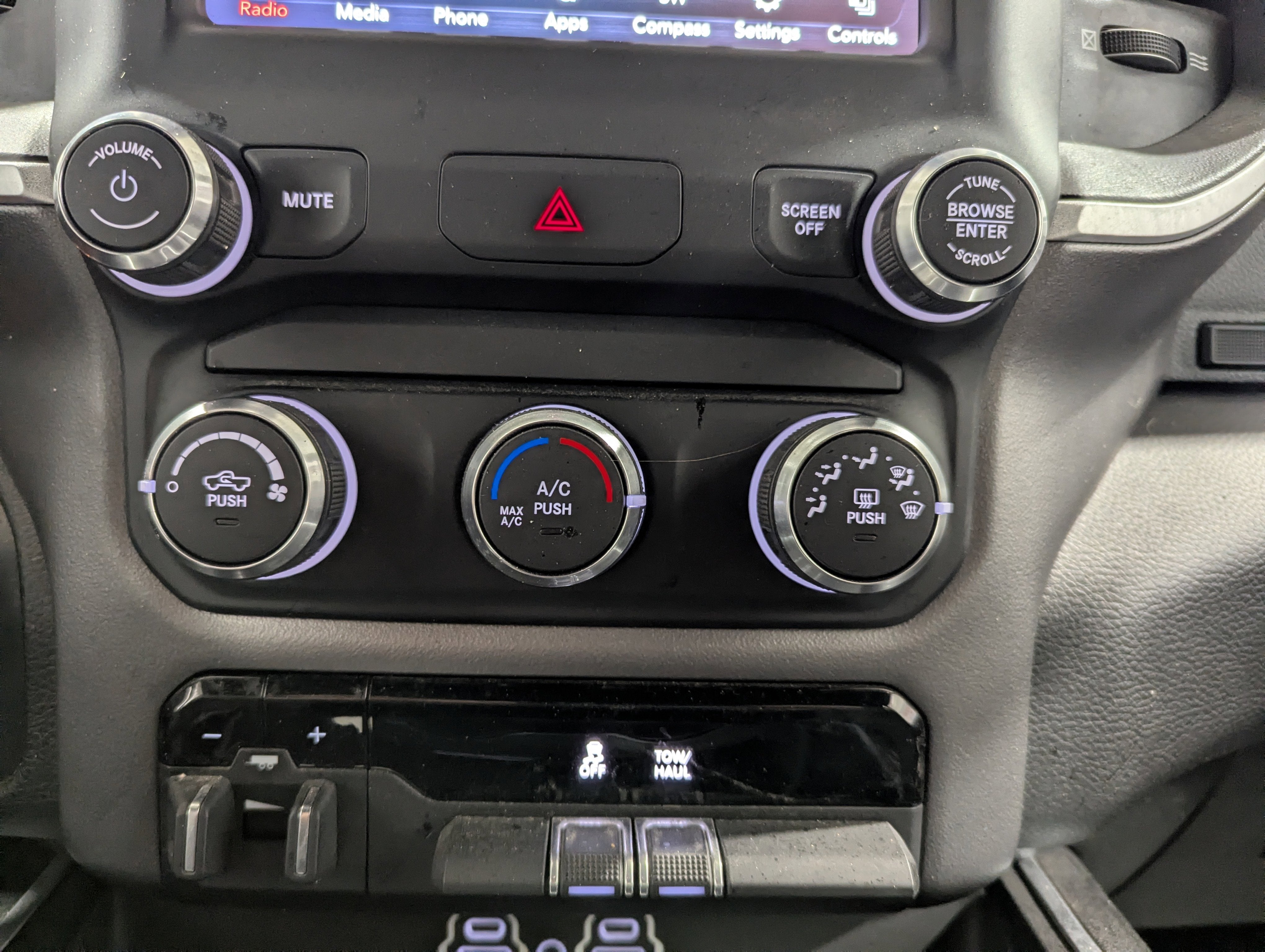 2021 RAM 1500 Big Horn Quad Cab 4x4 6'4' Box