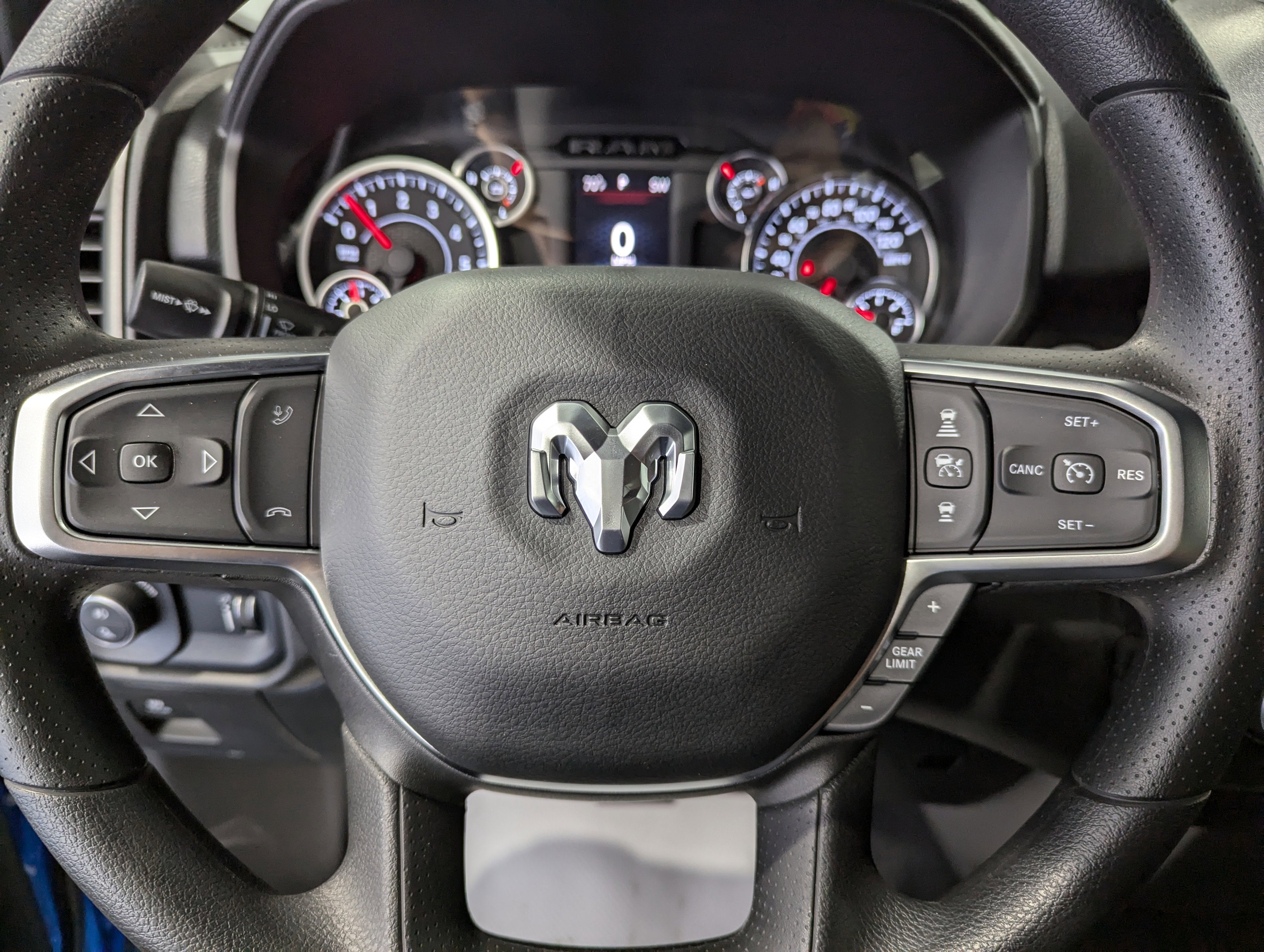 2025 RAM Ram 1500 RAM 1500 TRADESMAN QUAD CAB 4X4 6'4' BOX