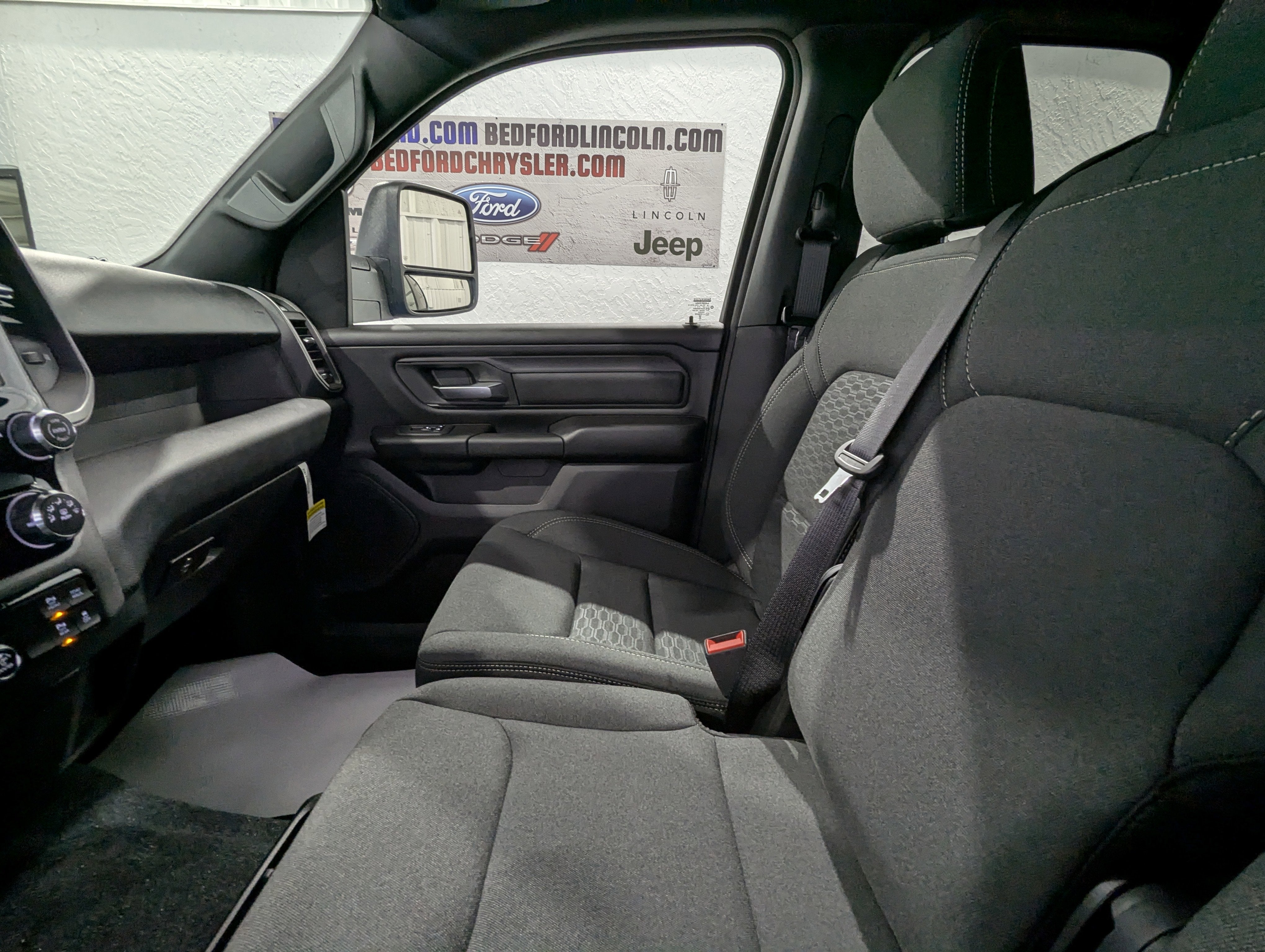 2025 RAM Ram 1500 RAM 1500 TRADESMAN QUAD CAB 4X4 6'4' BOX