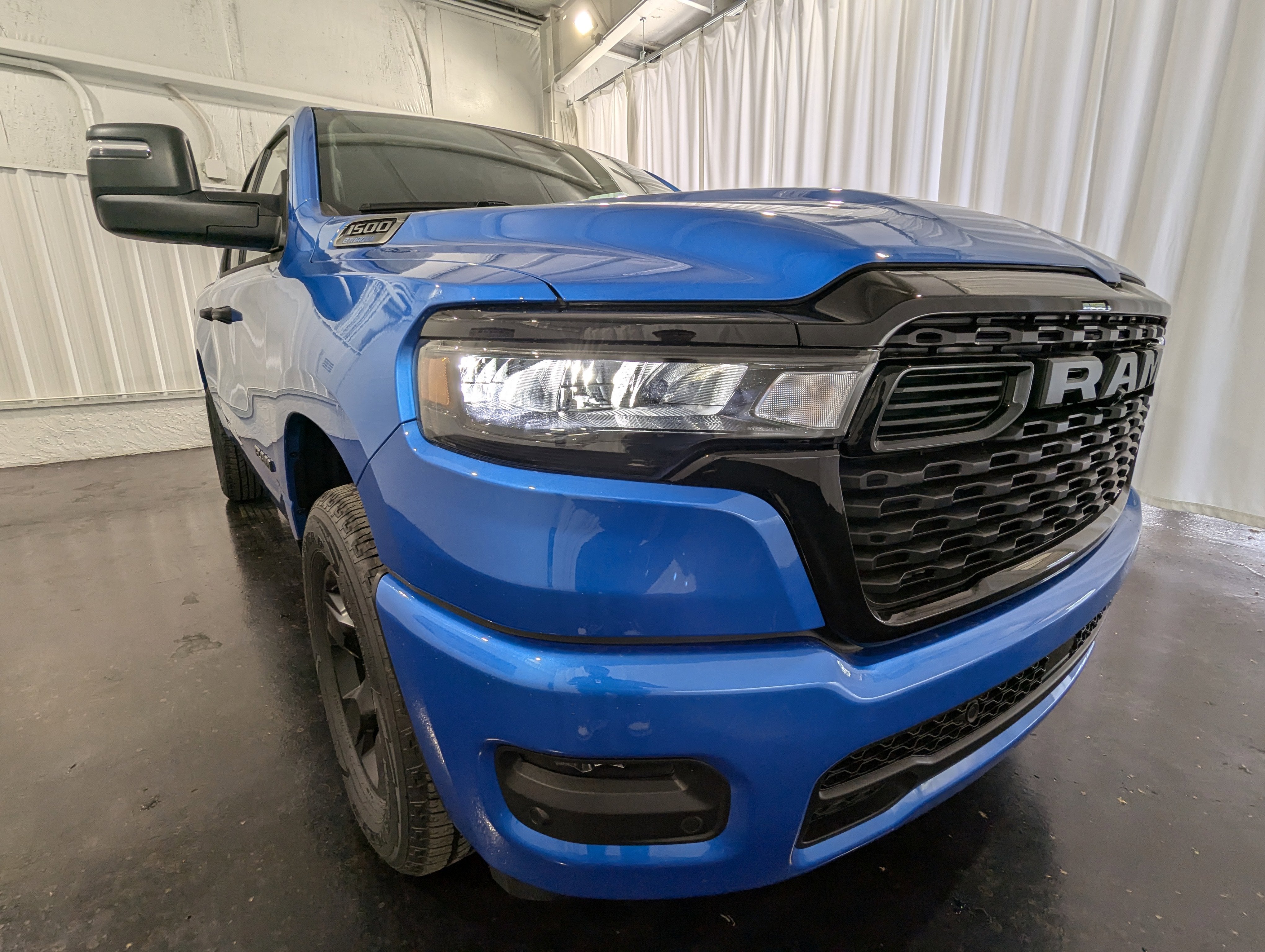 2025 RAM Ram 1500 RAM 1500 TRADESMAN QUAD CAB 4X4 6'4' BOX