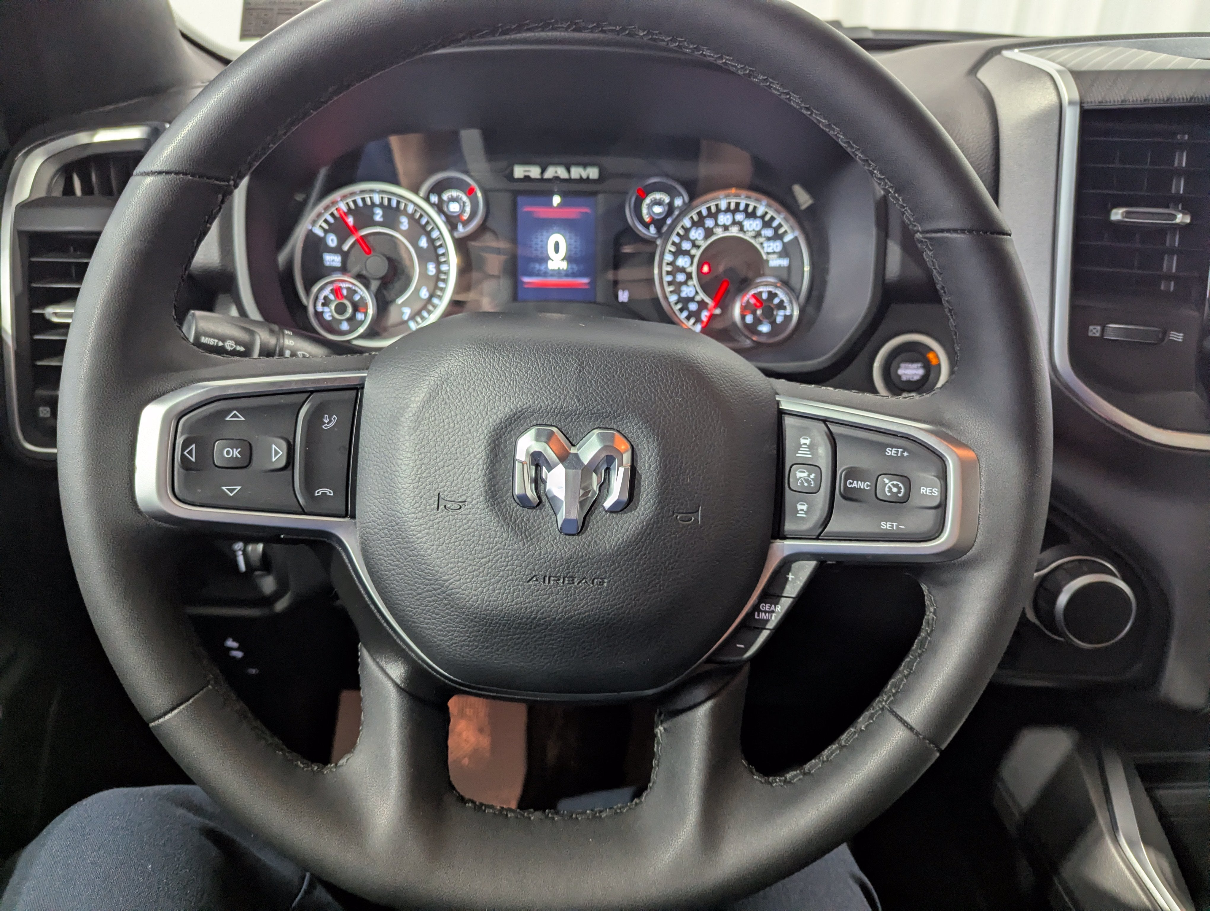 2025 RAM 1500 Big Horn Crew Cab 4x4 5'7' Box