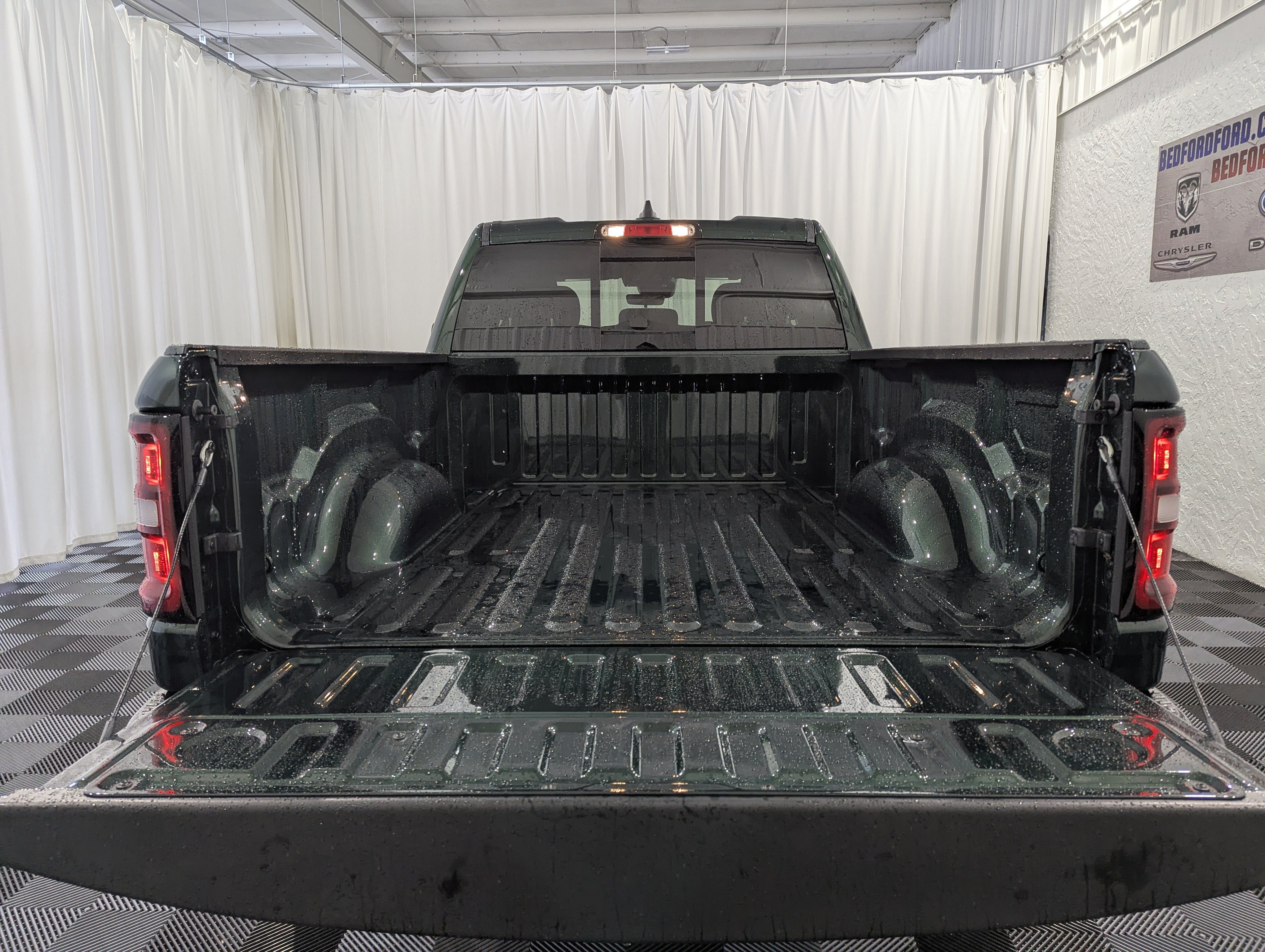 2026 RAM 1500 RAM 1500 EXPRESS QUAD CAB 4X4 6'4' BOX