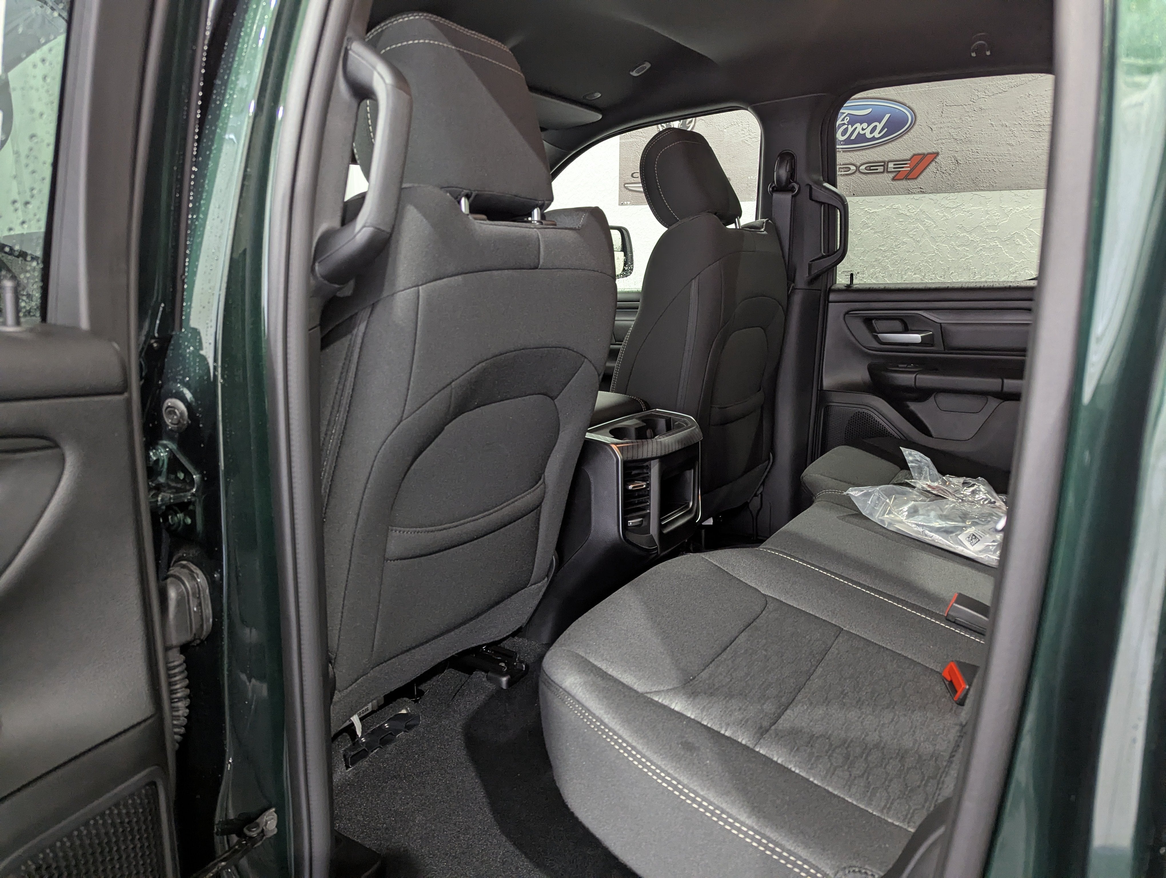 2026 RAM 1500 RAM 1500 EXPRESS QUAD CAB 4X4 6'4' BOX