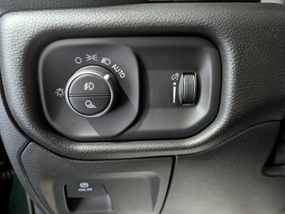 2026 RAM 1500 RAM 1500 EXPRESS QUAD CAB 4X4 6'4' BOX