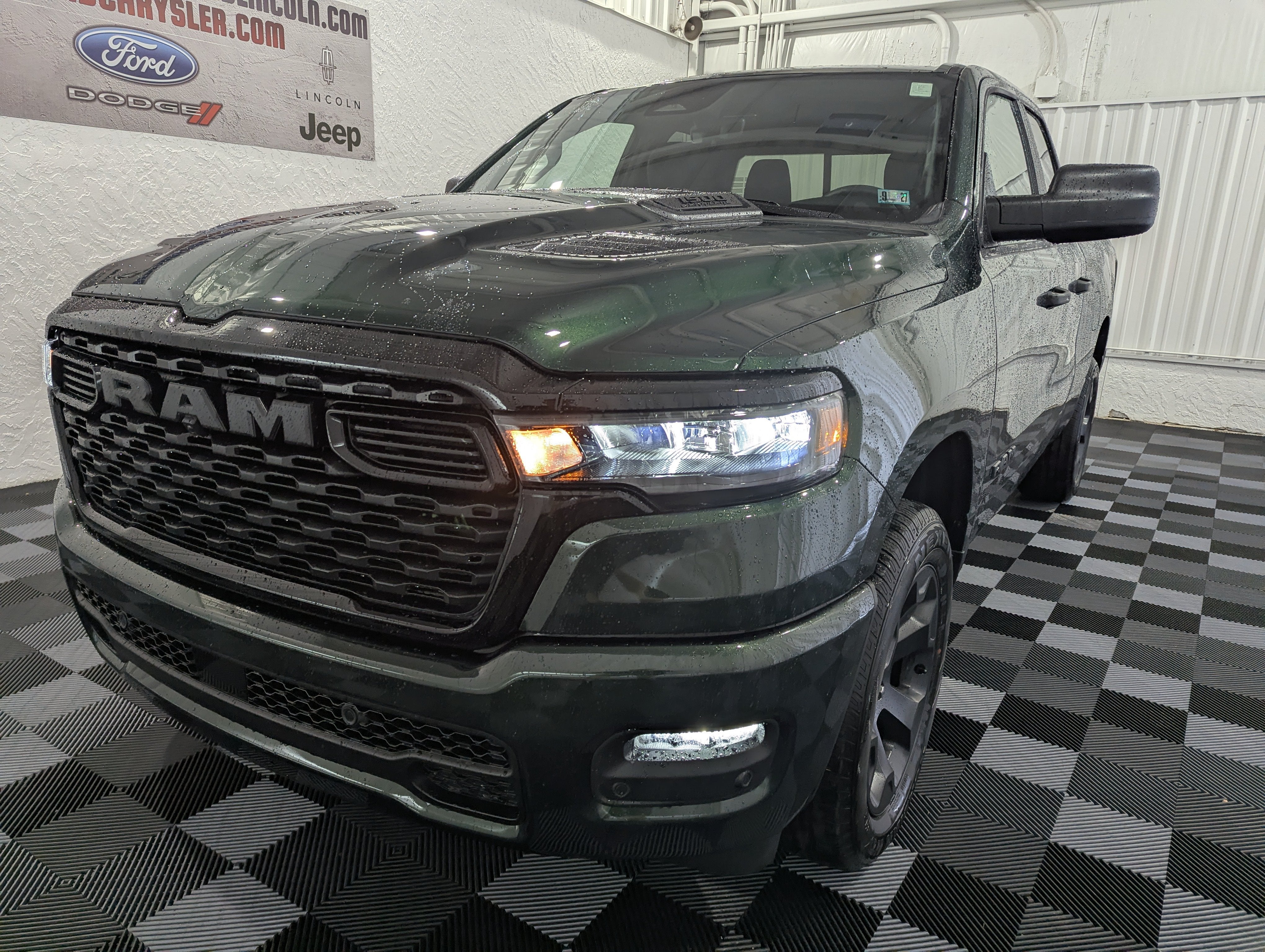 2026 RAM 1500 RAM 1500 EXPRESS QUAD CAB 4X4 6'4' BOX