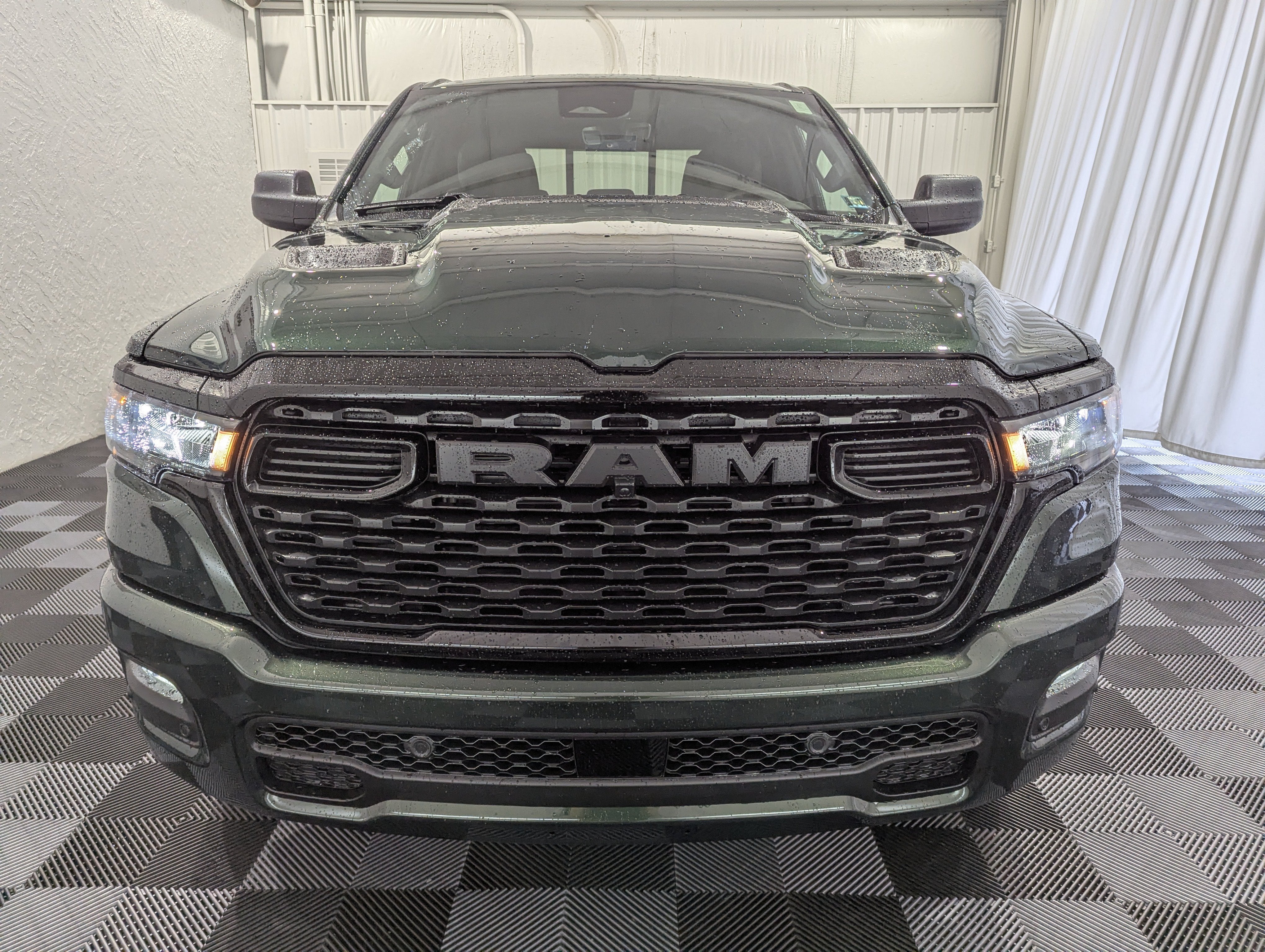 2026 RAM 1500 RAM 1500 EXPRESS QUAD CAB 4X4 6'4' BOX