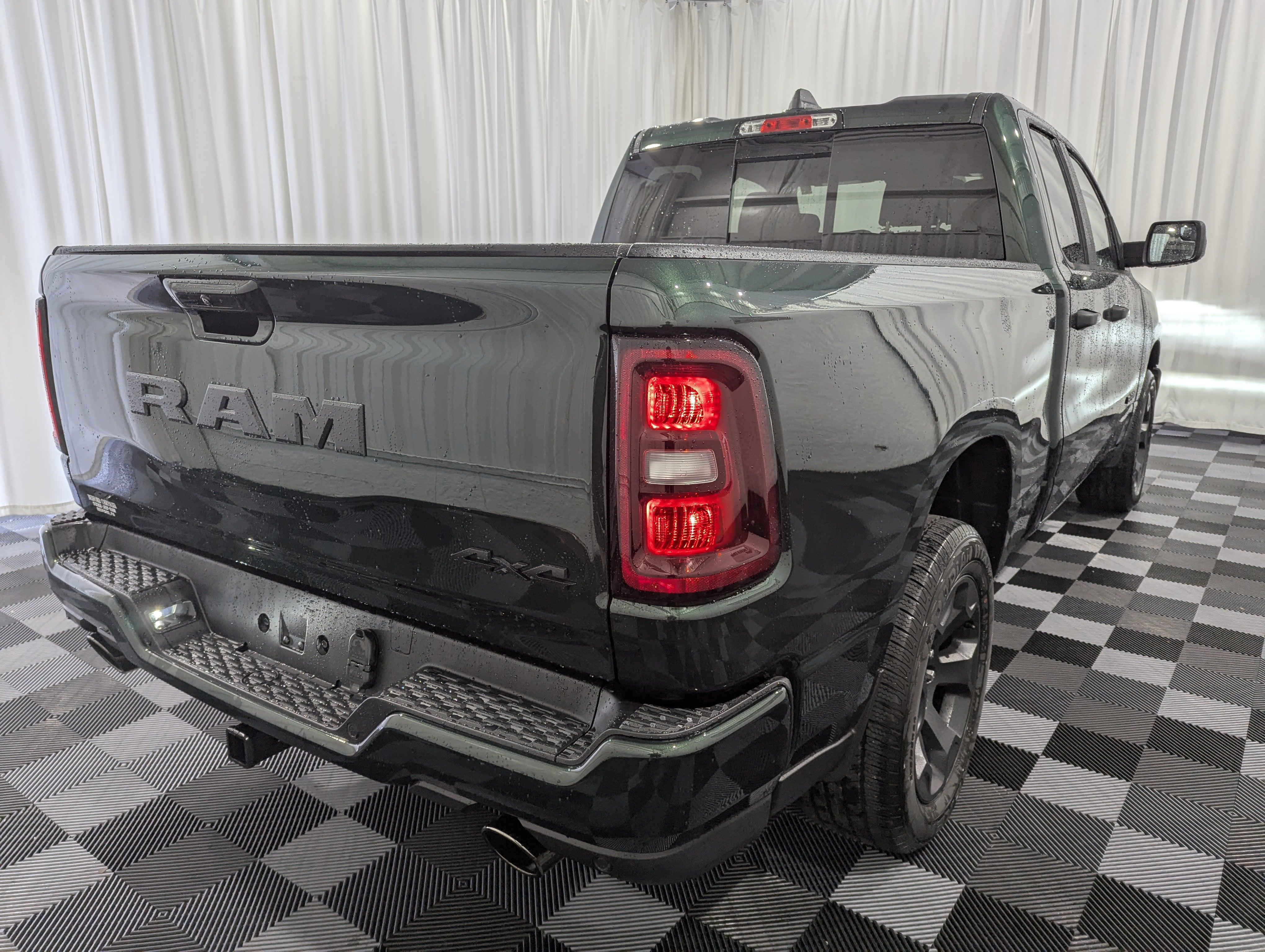 2026 RAM 1500 RAM 1500 EXPRESS QUAD CAB 4X4 6'4' BOX