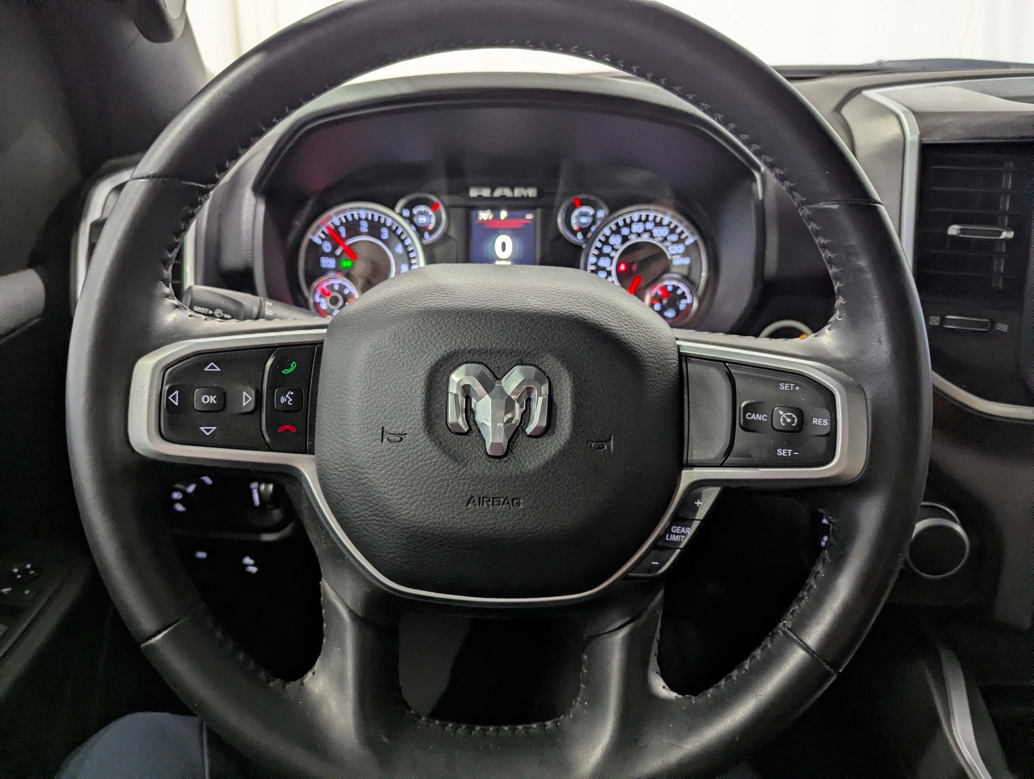 2020 RAM 1500 Big Horn Crew Cab 4x4 5'7' Box
